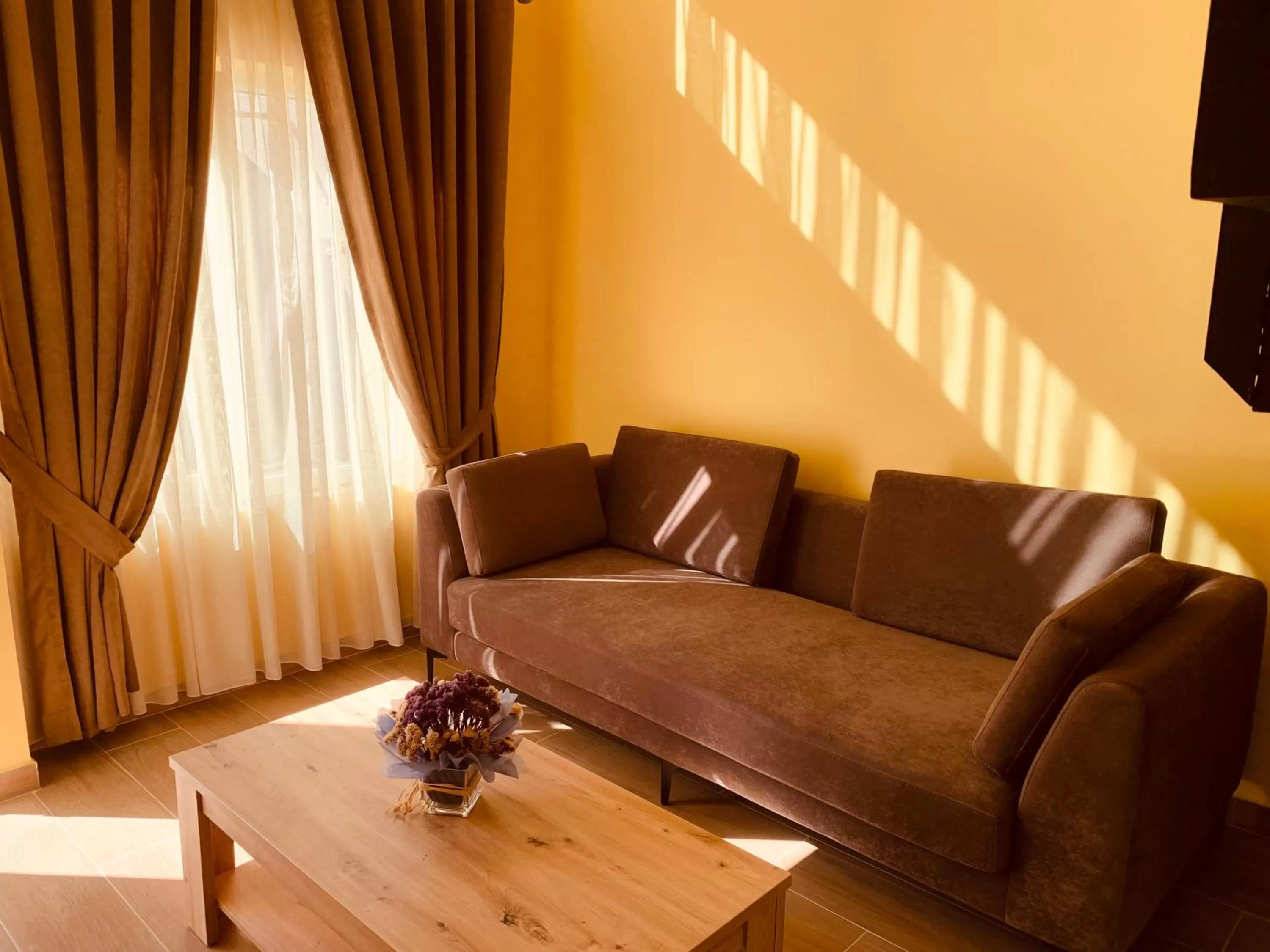 Seating Area in Auto Tana Guest House