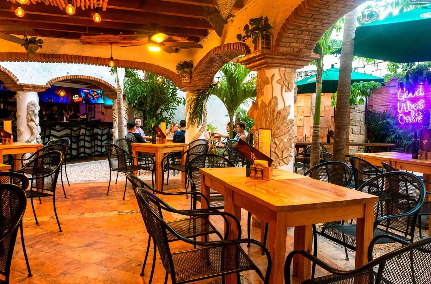 Restaurant/places to eat in Mezcal Hotel