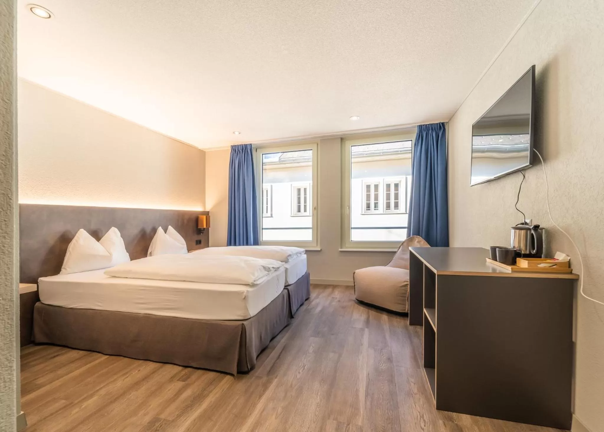 Shower, Bed in The Guesthouse by The Hey Hotel