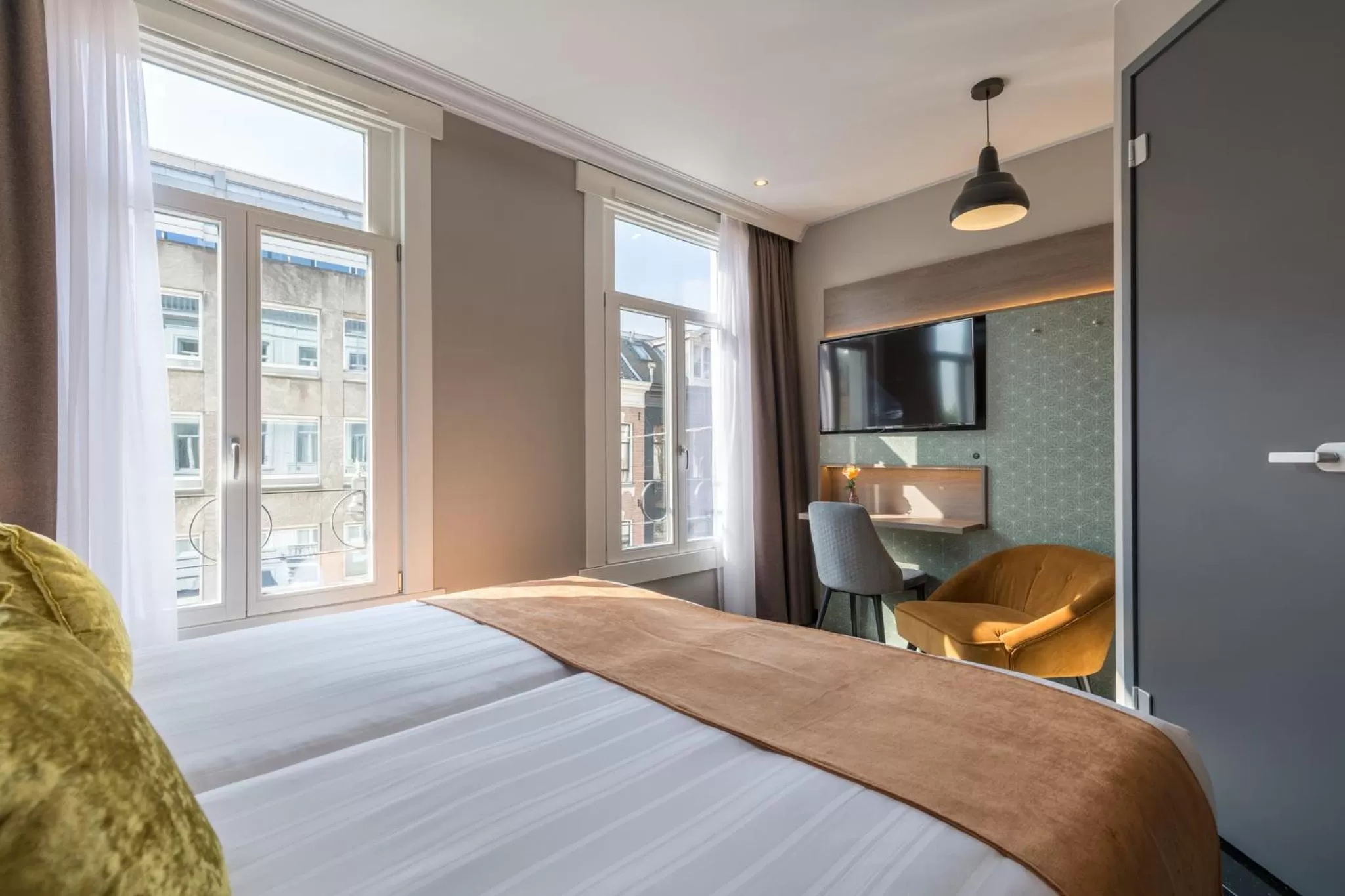 Photo of the whole room, Bed in Leonardo Boutique Museumhotel