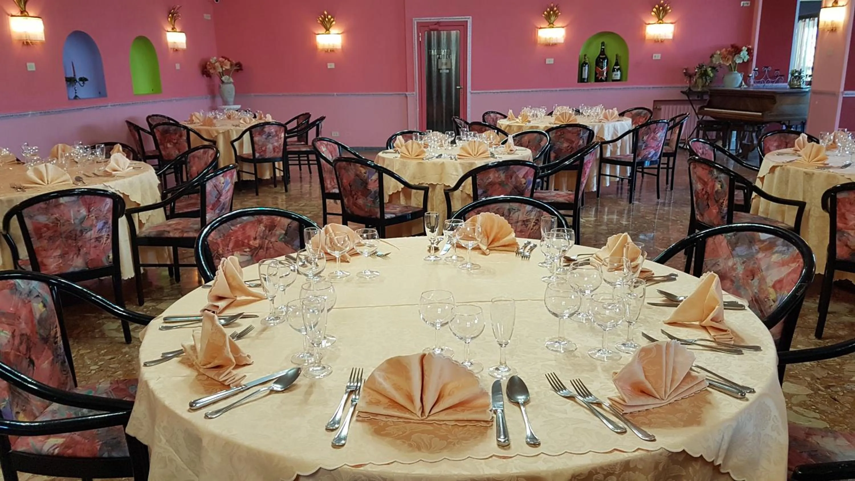 Restaurant/places to eat in Grande Albergo Abruzzo