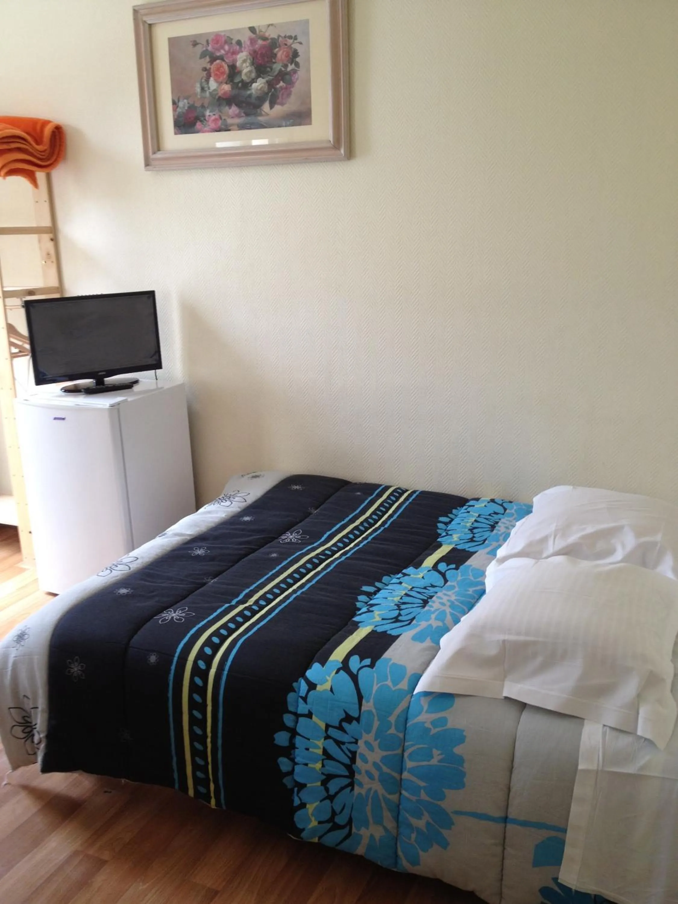 Photo of the whole room, Bed in Au Royal Mad