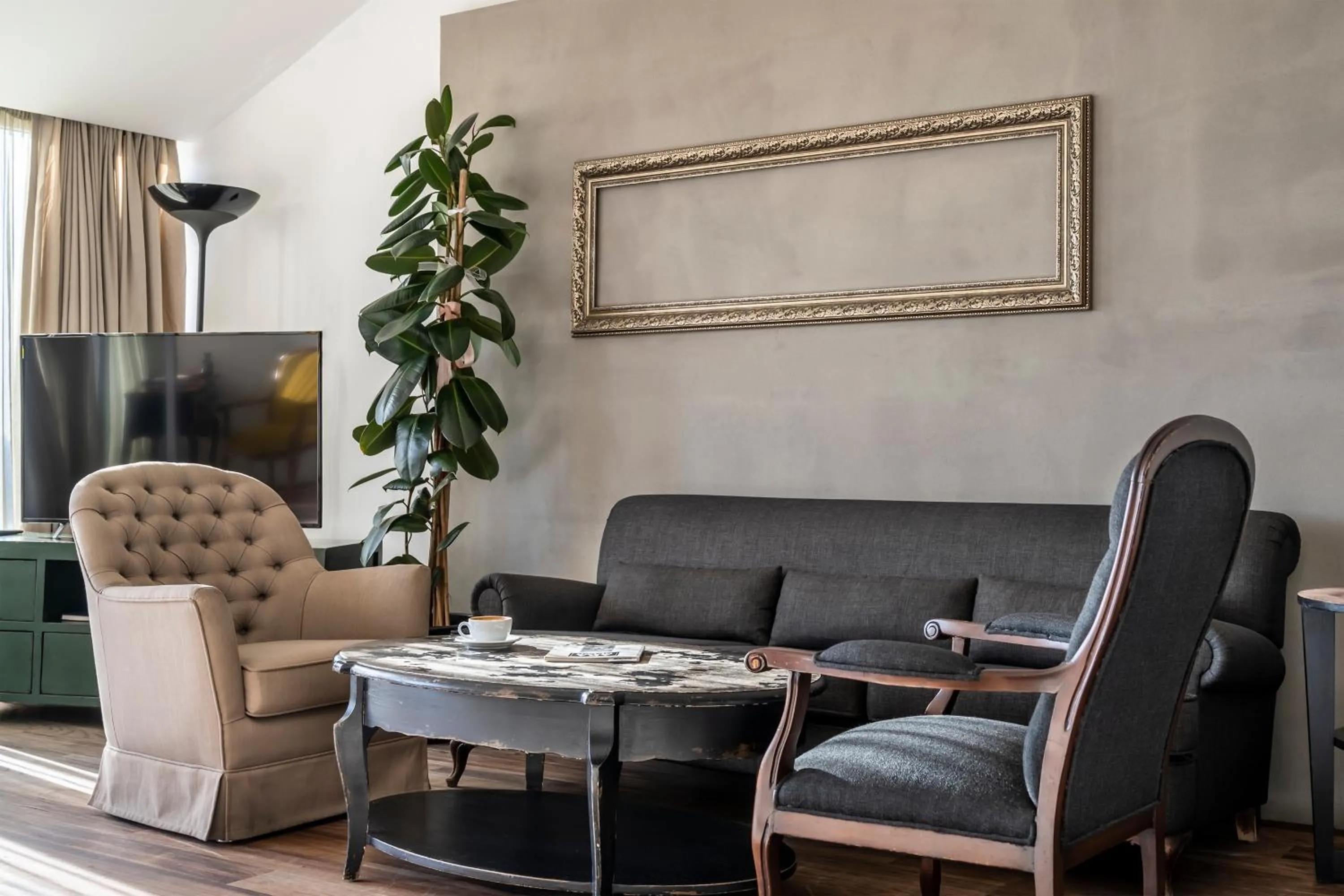 TV and multimedia in Ansen Hotel and Suites