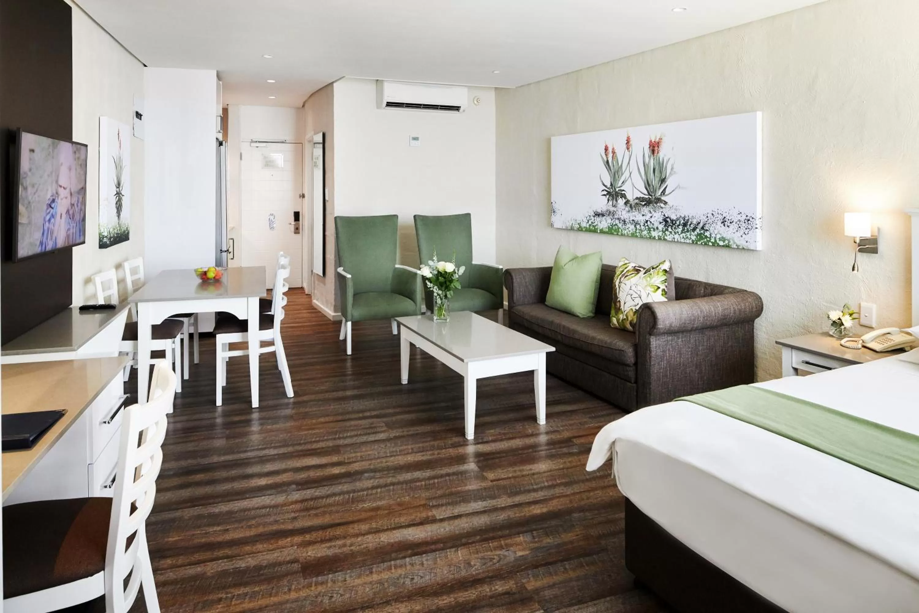 Photo of the whole room in First Group Breakers Resort - Official