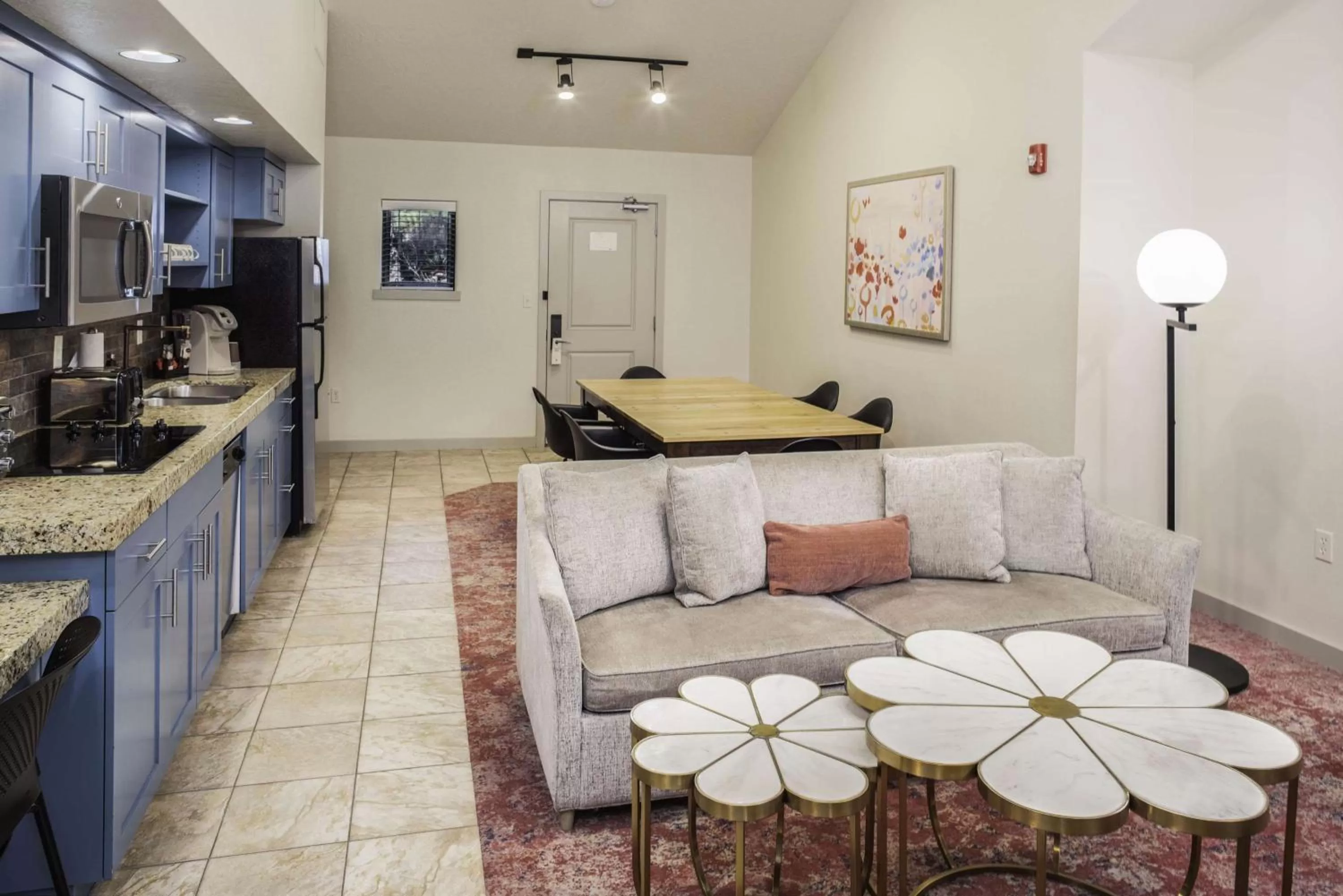 Kitchen or kitchenette in Cliffrose Springdale, Curio Collection By Hilton