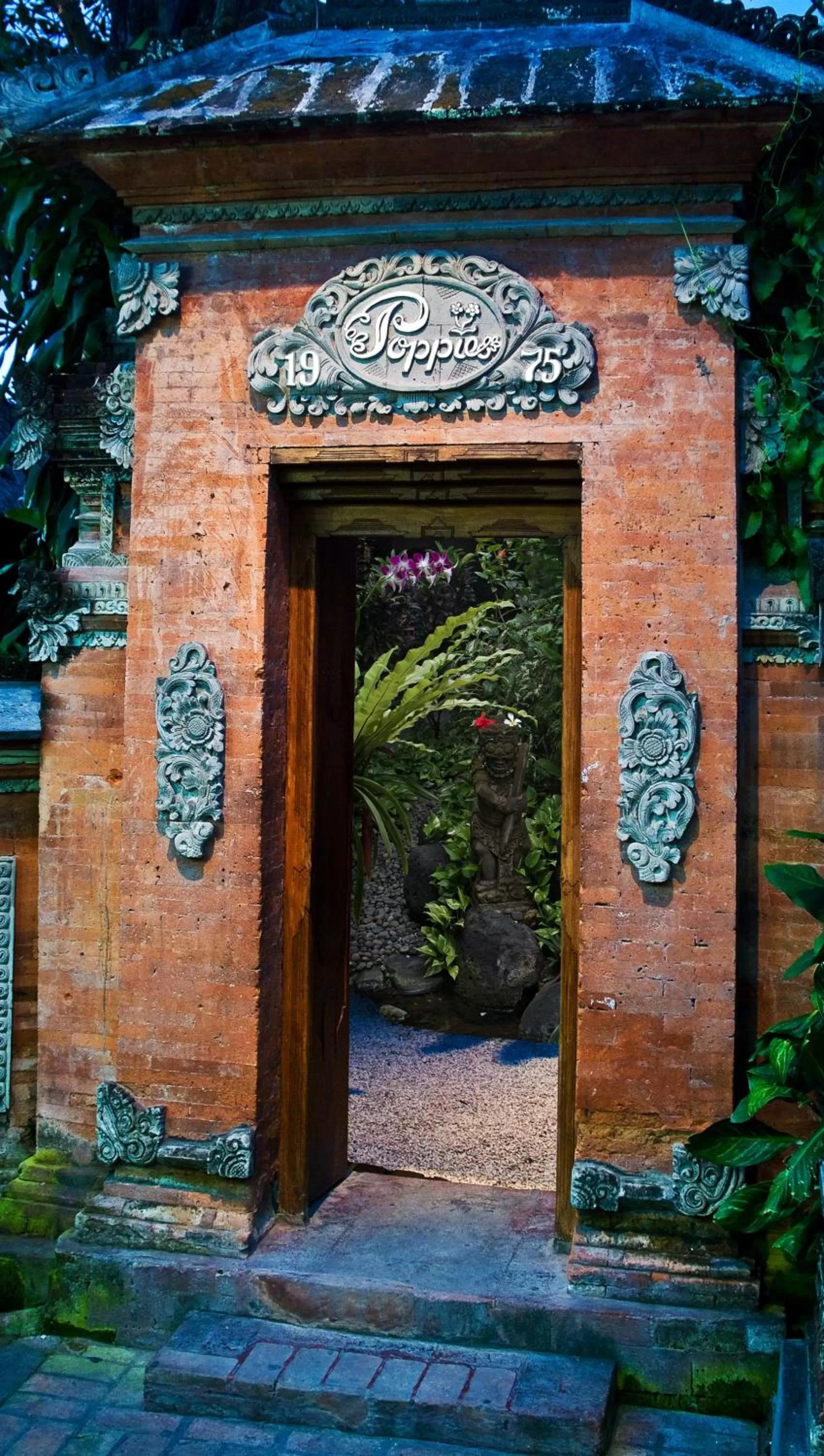 Facade/entrance in Poppies Bali