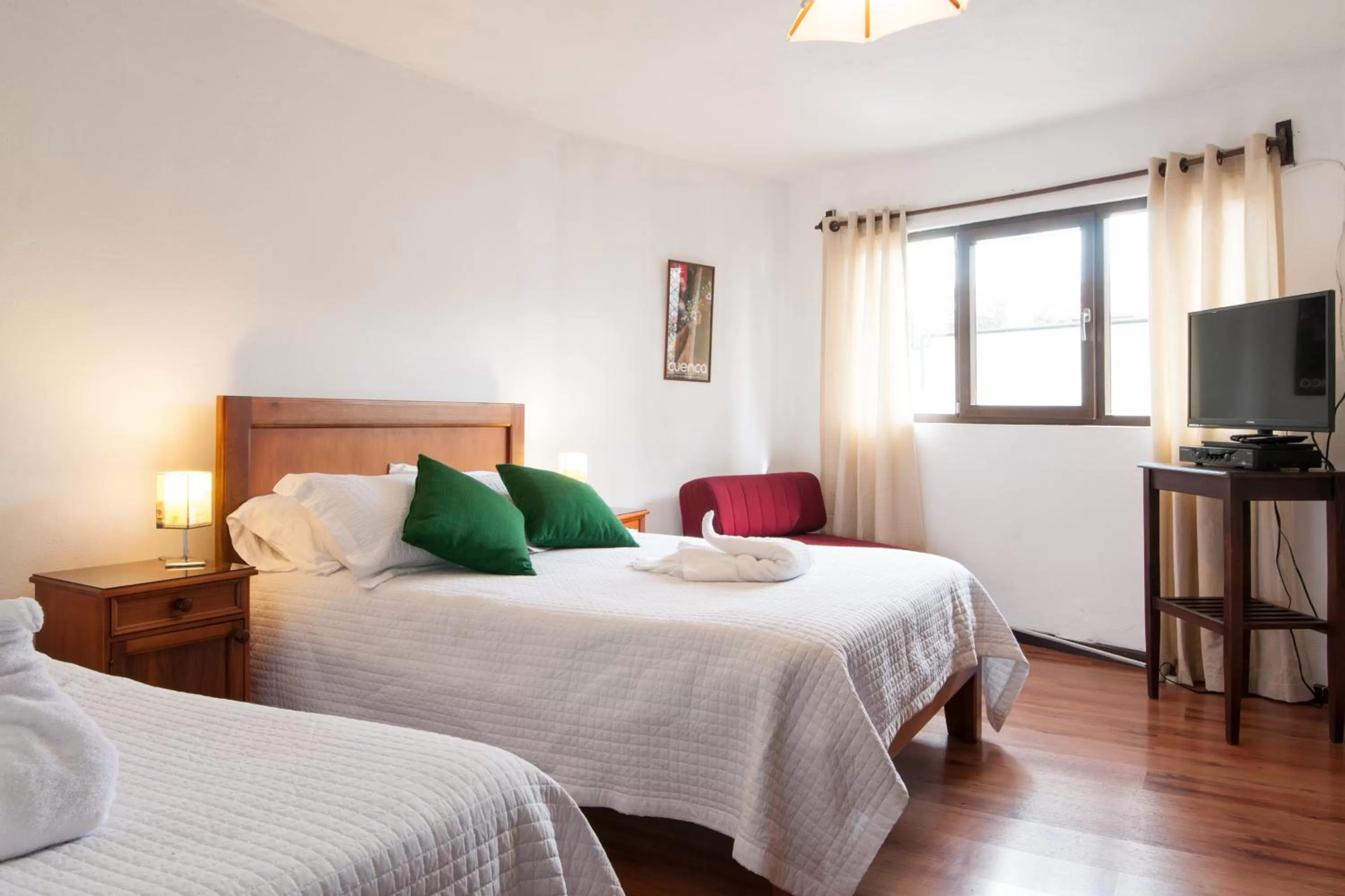 Photo of the whole room, Bed in Apartamentos Otorongo Cuenca Ecuador