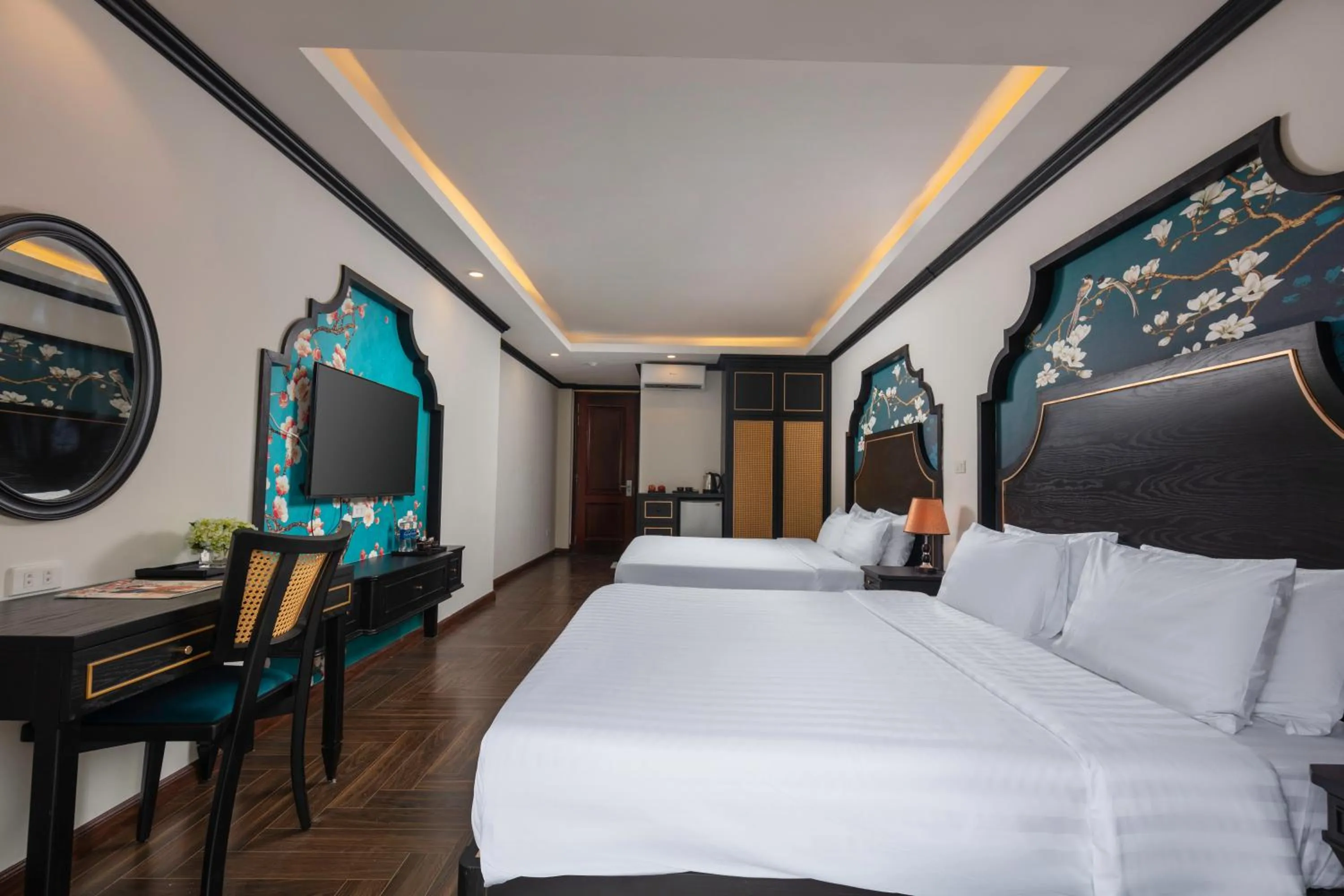 TV and multimedia, Bed in Queen Light Hotel - Ha Noi Old Quater