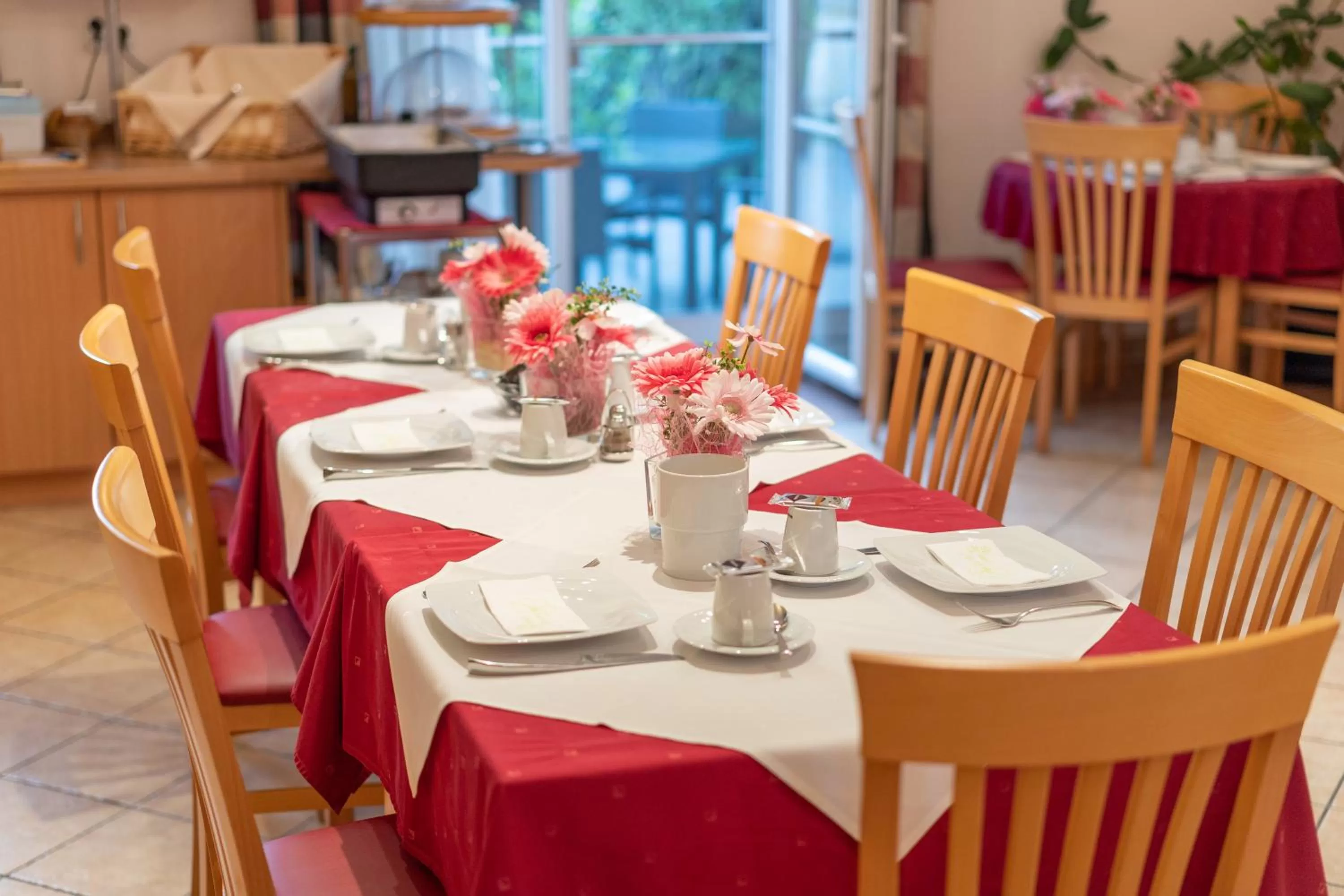 Breakfast in Hotel Garni Oasis Loipersdorf