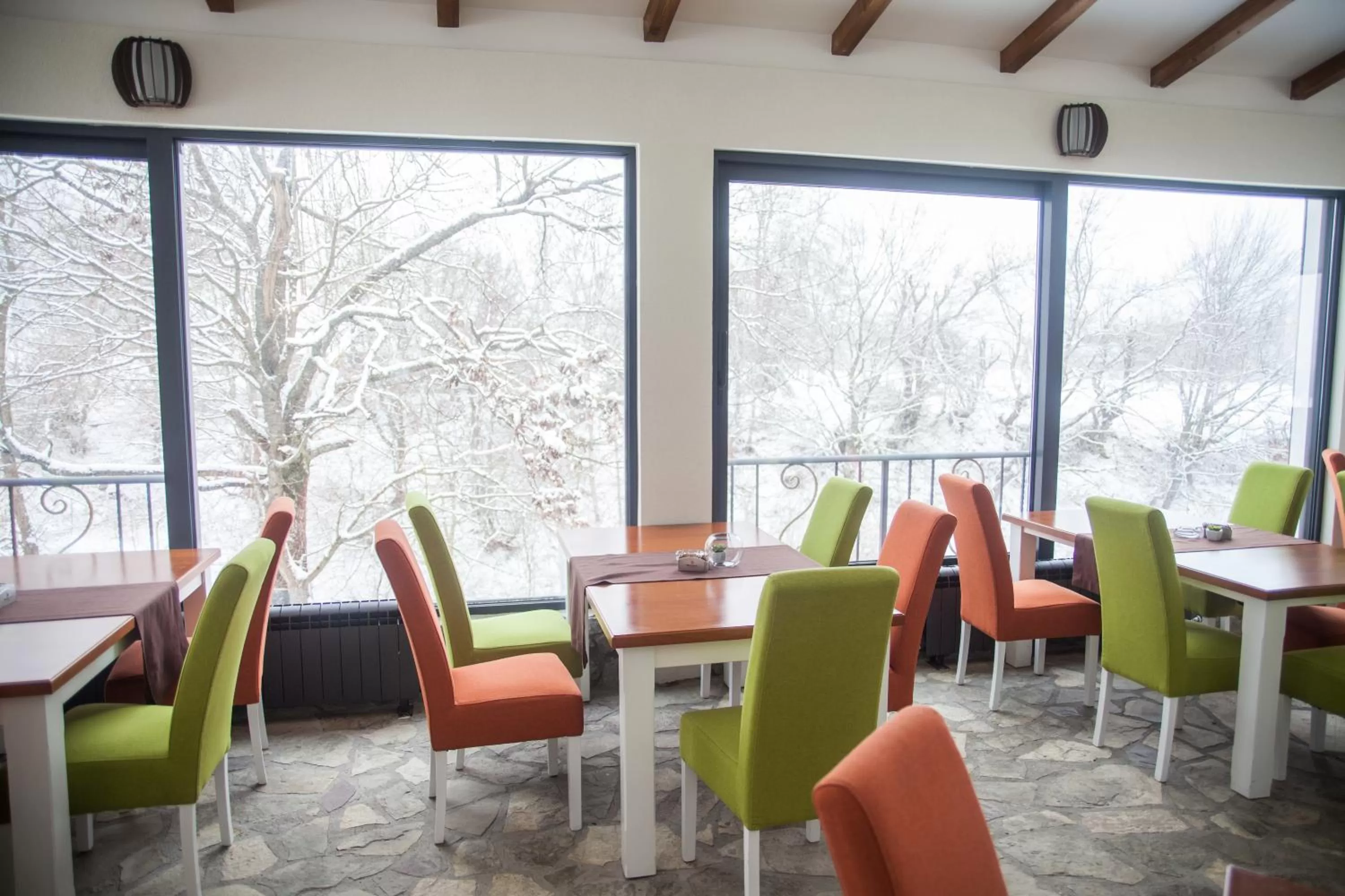 Restaurant/Places to Eat in Hotel Serdar