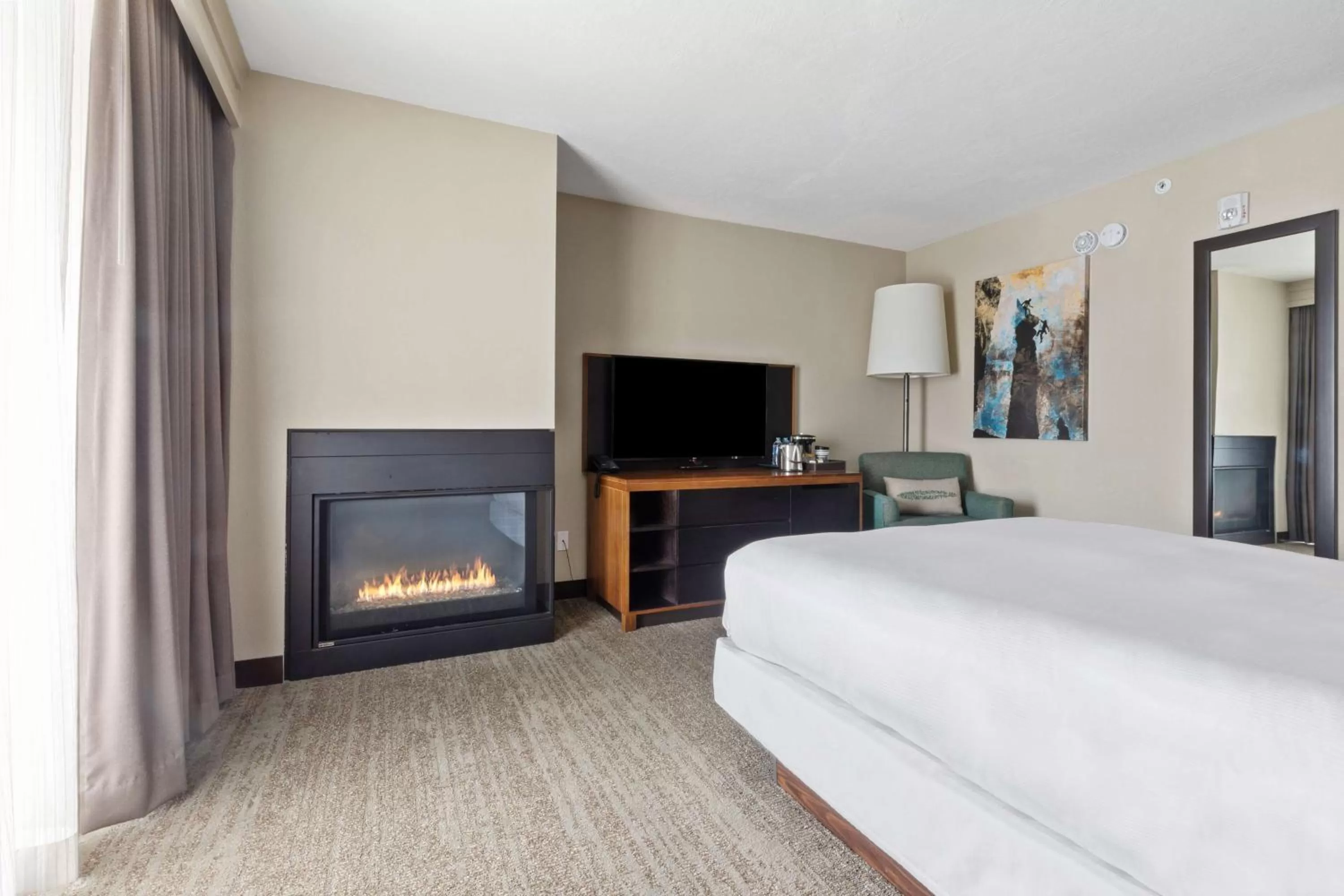 Bed in DoubleTree by Hilton Hotel Park City - The Yarrow