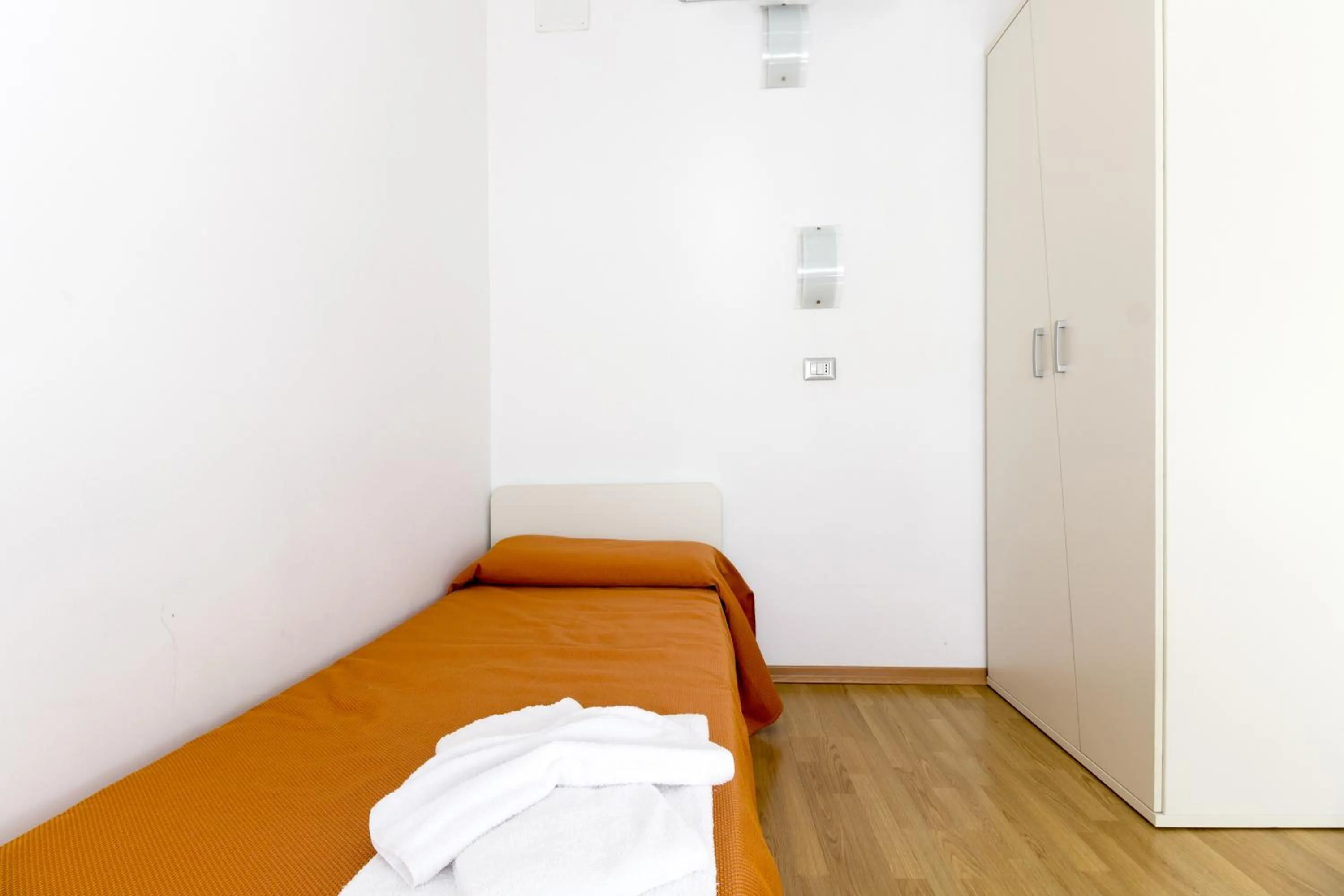 Photo of the whole room, Bed in Hotel Sharing