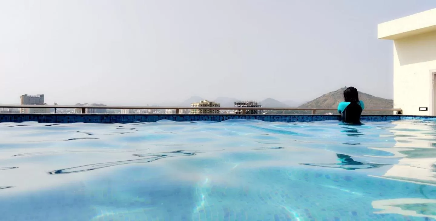 Swimming pool in Clover Inn