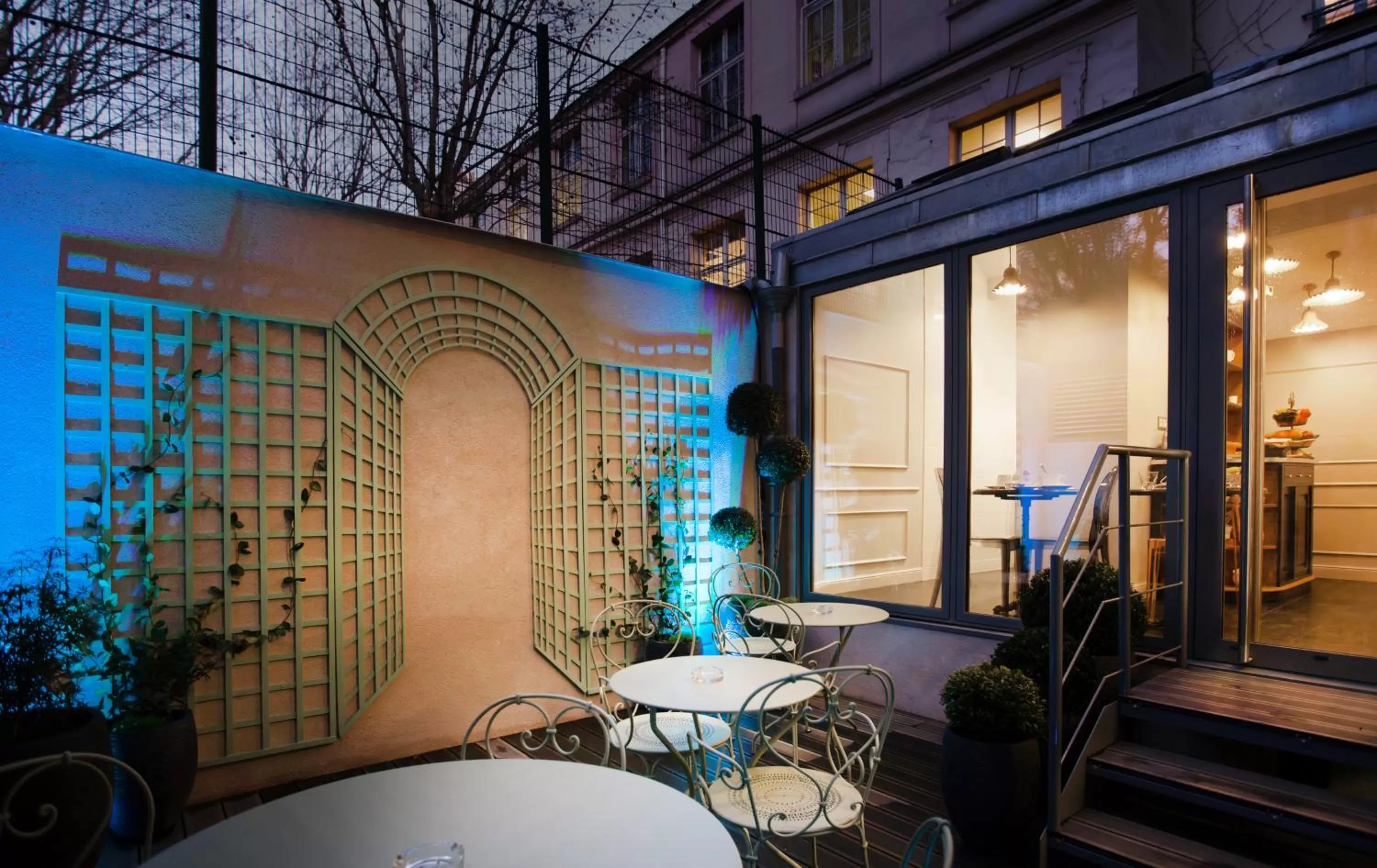 Patio in Le Mireille