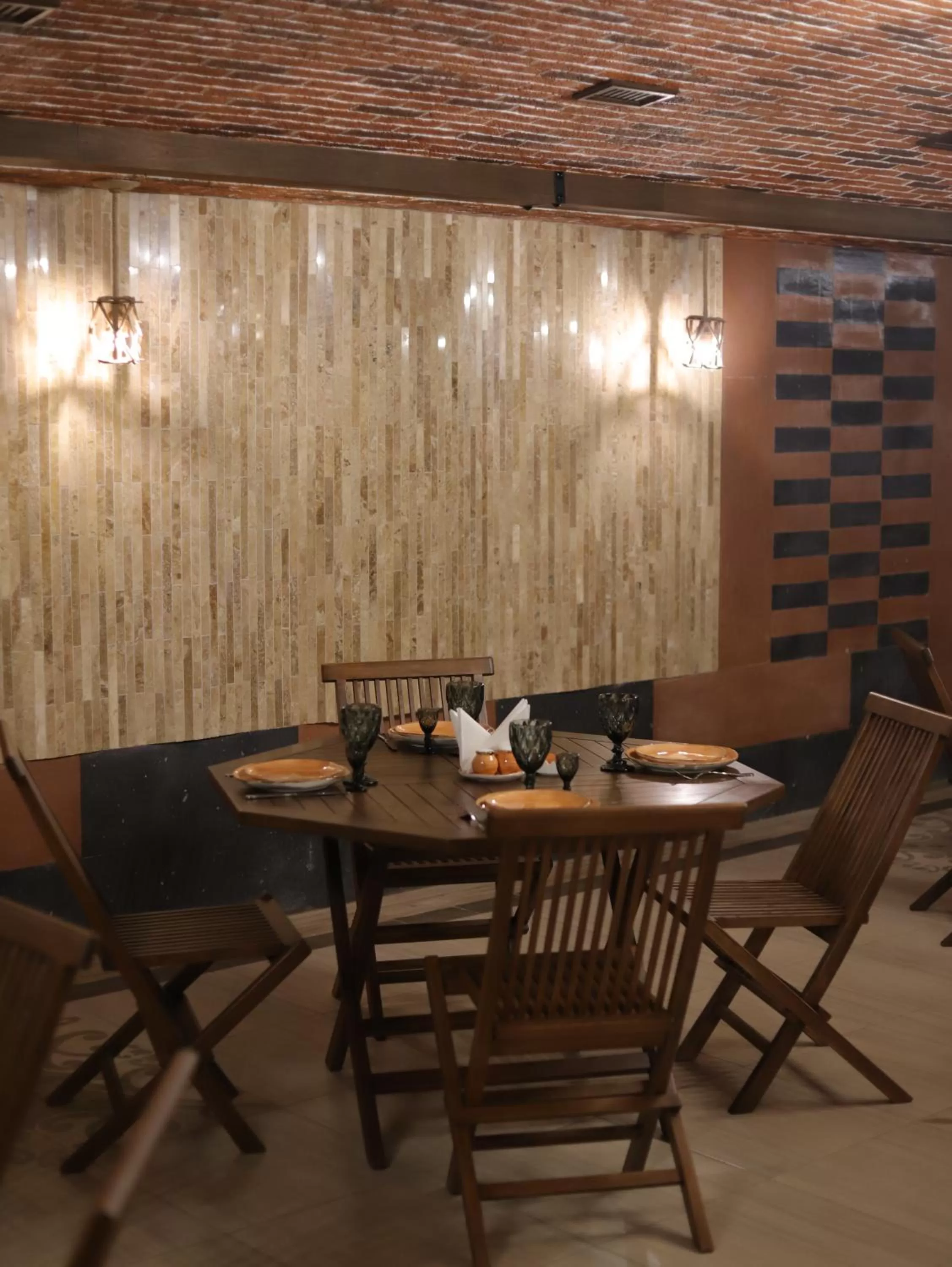 Restaurant/places to eat in Lime Hotel & Restaurant Complex