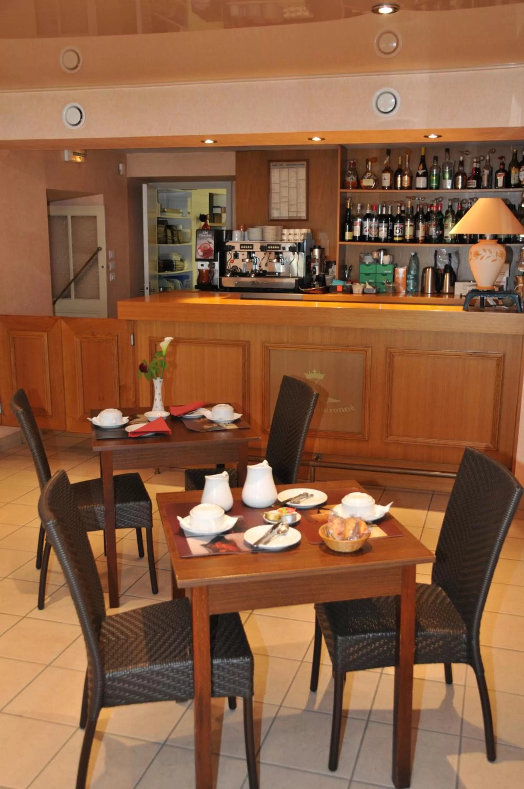 Restaurant/places to eat in Logis Hotel L'ange Couronne