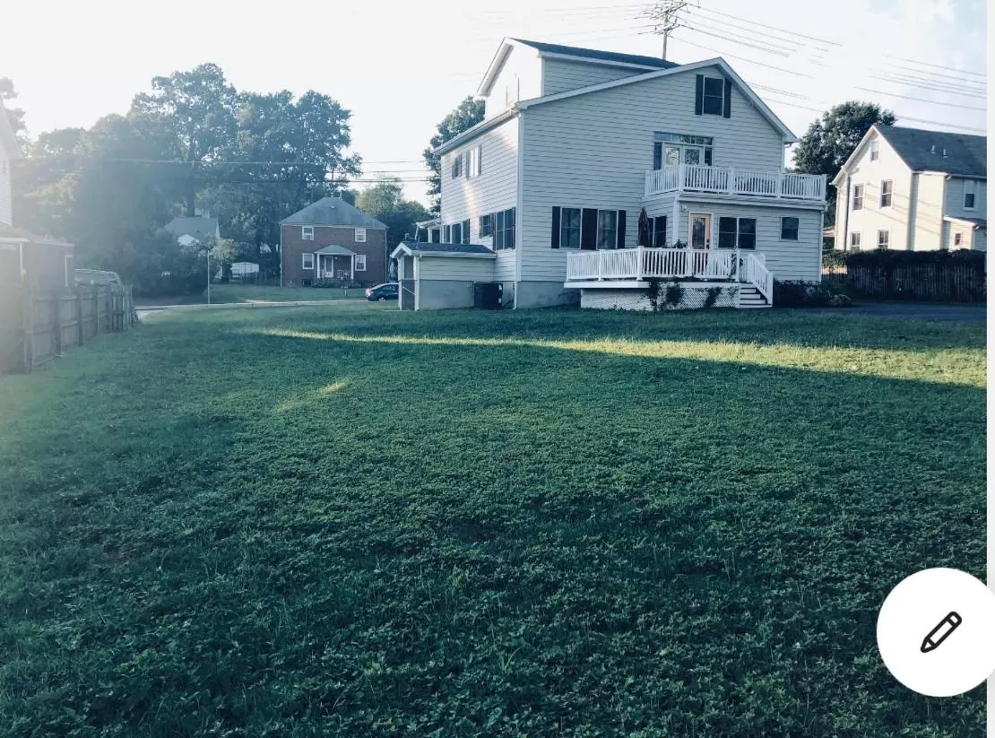 Property Building in Naomi’s Bed & Breakfast
