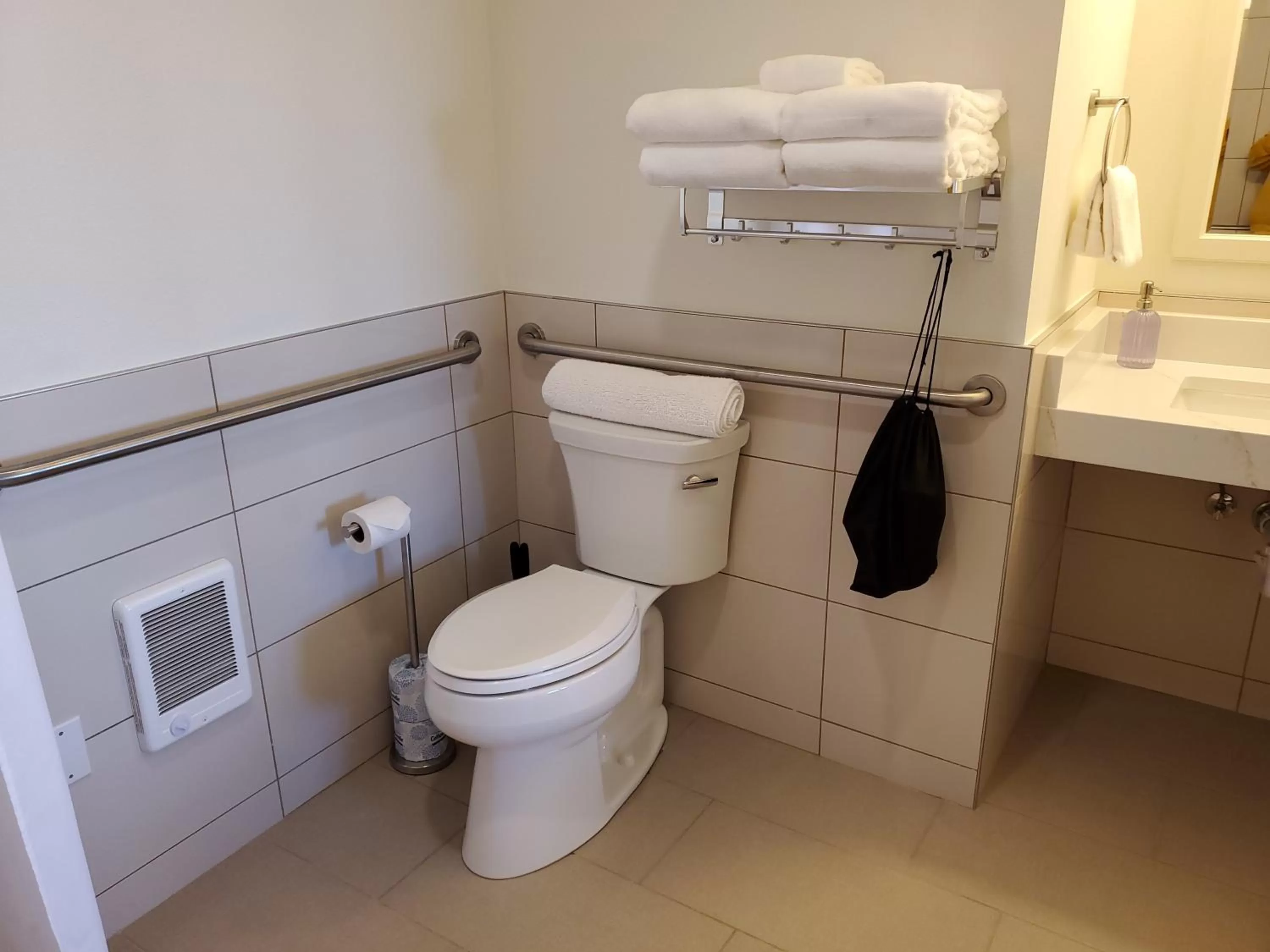 Shower in Moonstone Beach Motel