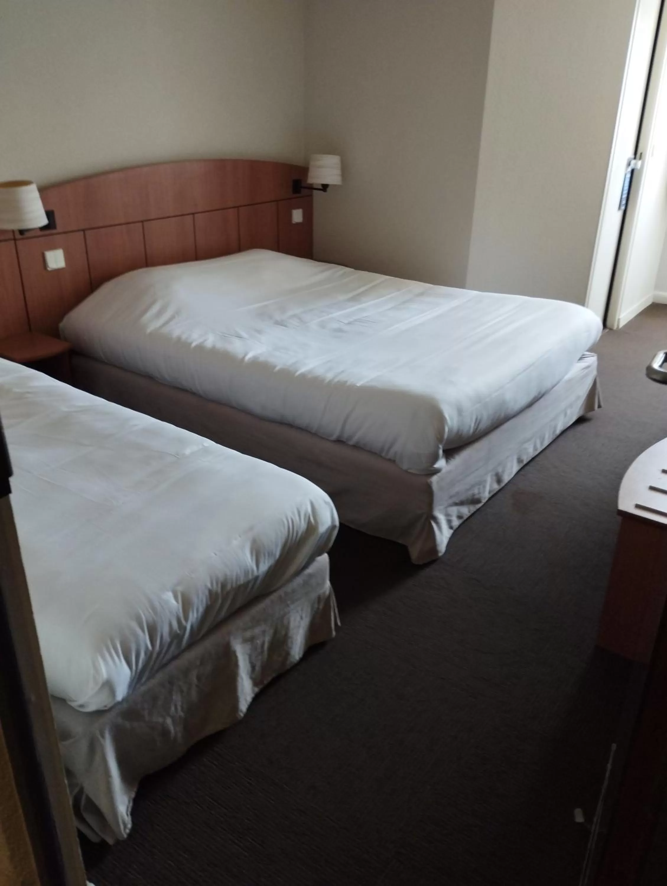 Property building, Bed in Kyriad Montargis Amilly