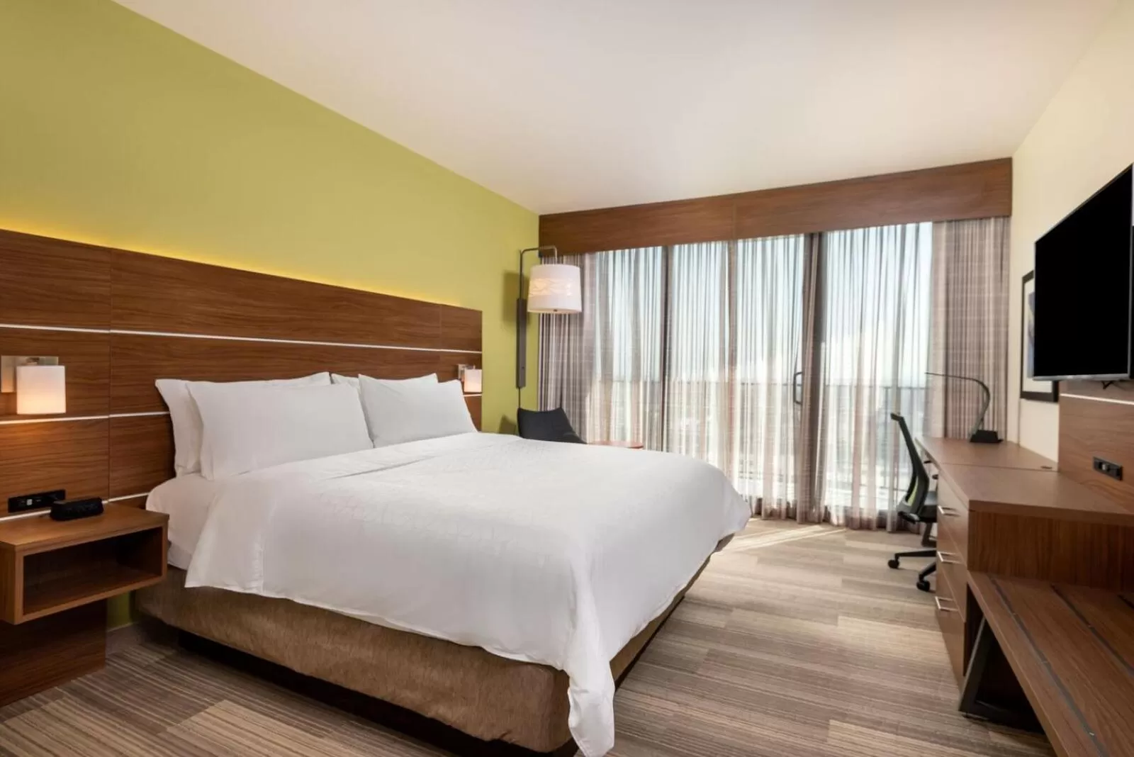 Bed in Holiday Inn Express & Suites Santa Ana - Orange County by IHG
