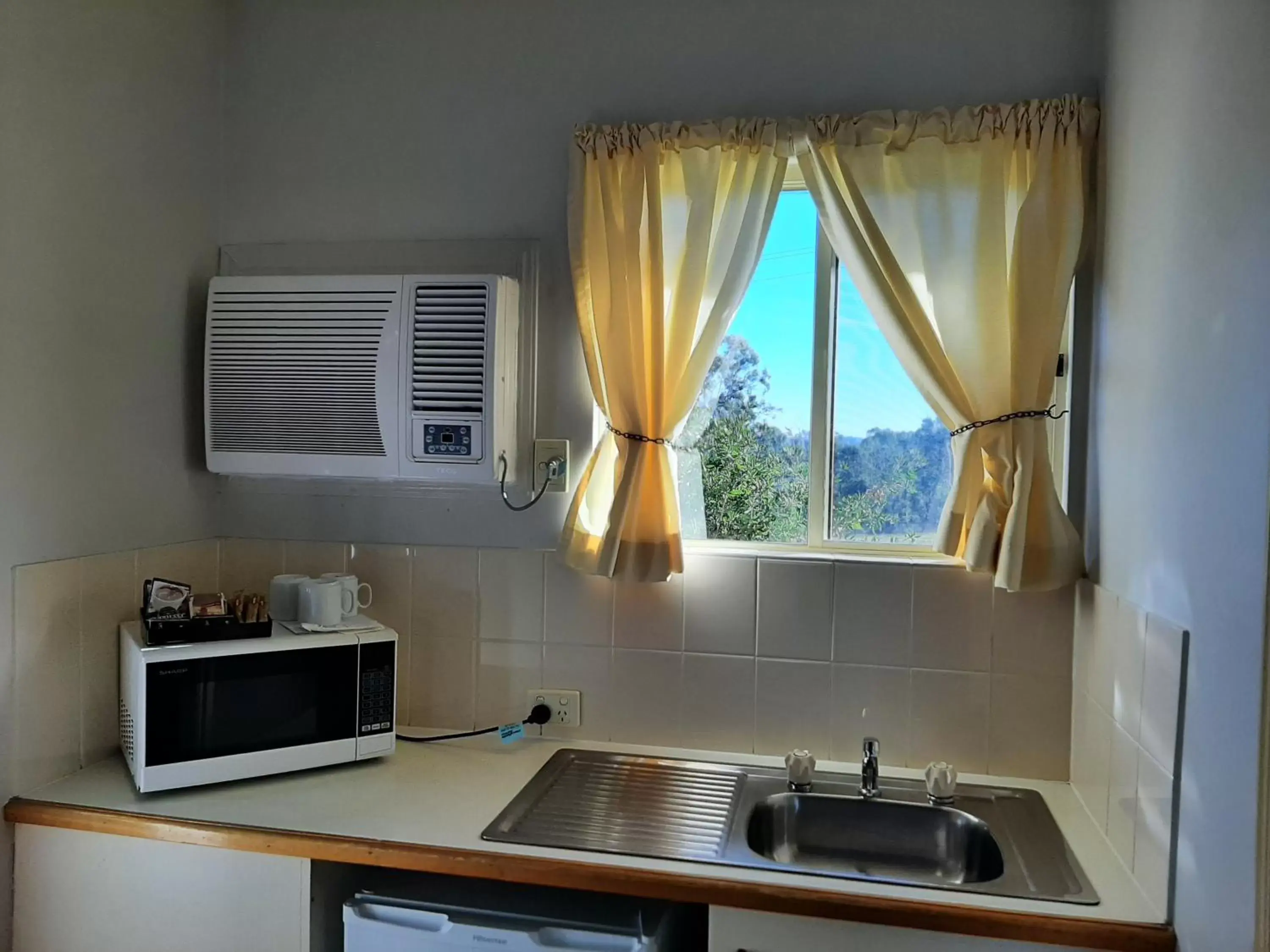 Standard Queen or Twin Room in Country Rose Motel Warwick Standard Queen or Twin Room in Country Rose Motel Warwick