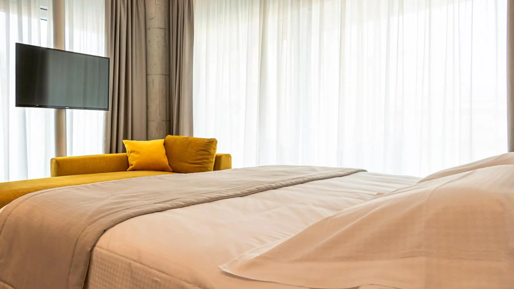 Photo of the whole room, Bed in Solho Hotel