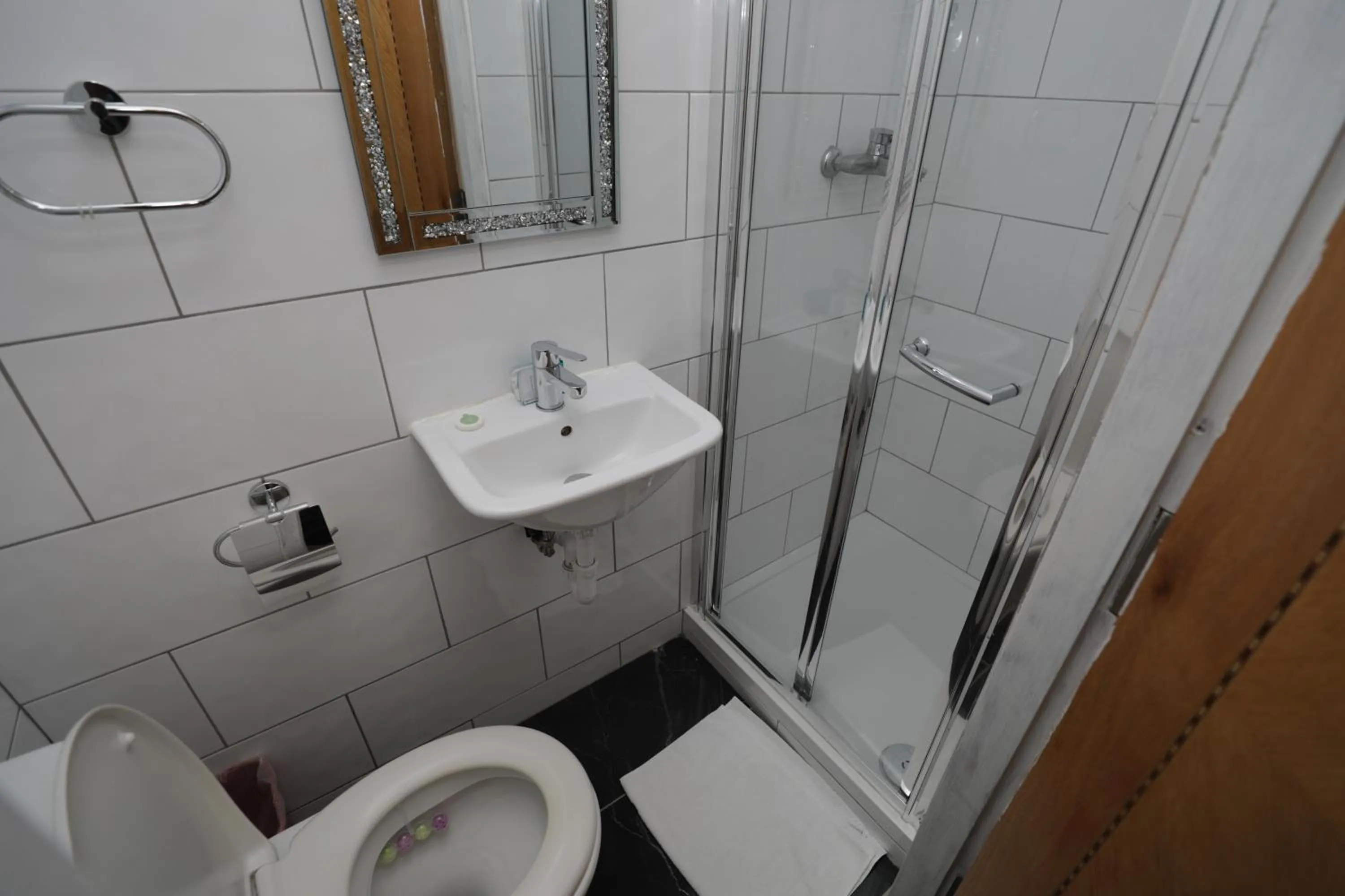 Toilet in Holland Inn Hotel