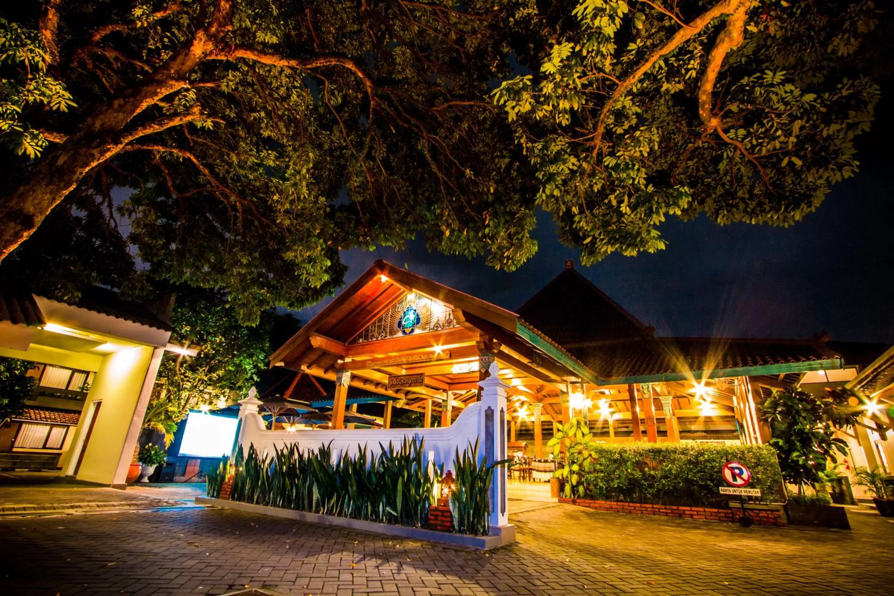 Restaurant/places to eat in Cakra Kusuma Hotel