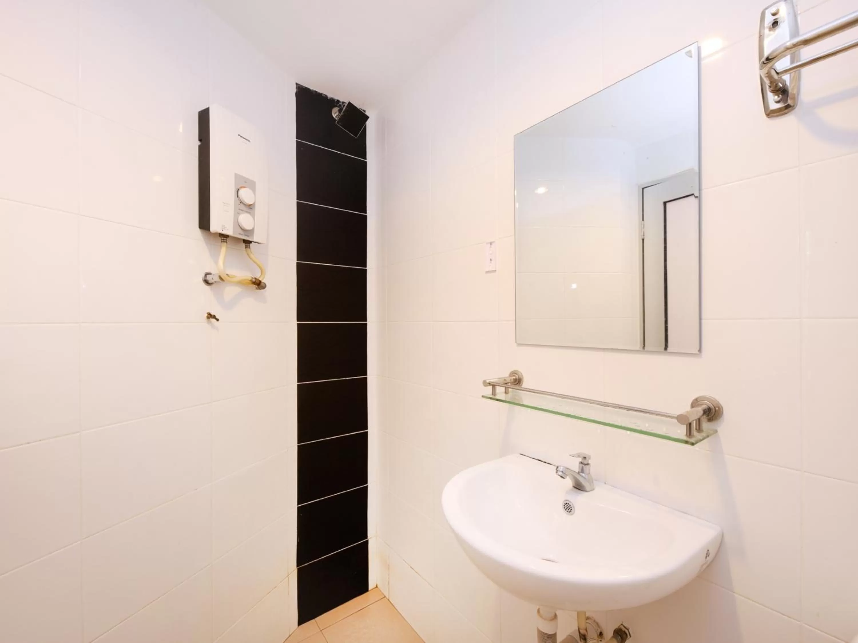 Bathroom in Super OYO 635 Seven Days Hotel