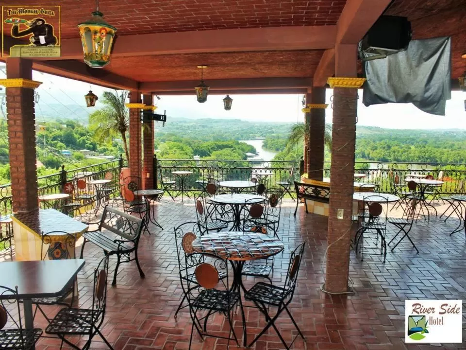 Restaurant/Places to Eat in Hotel River Side