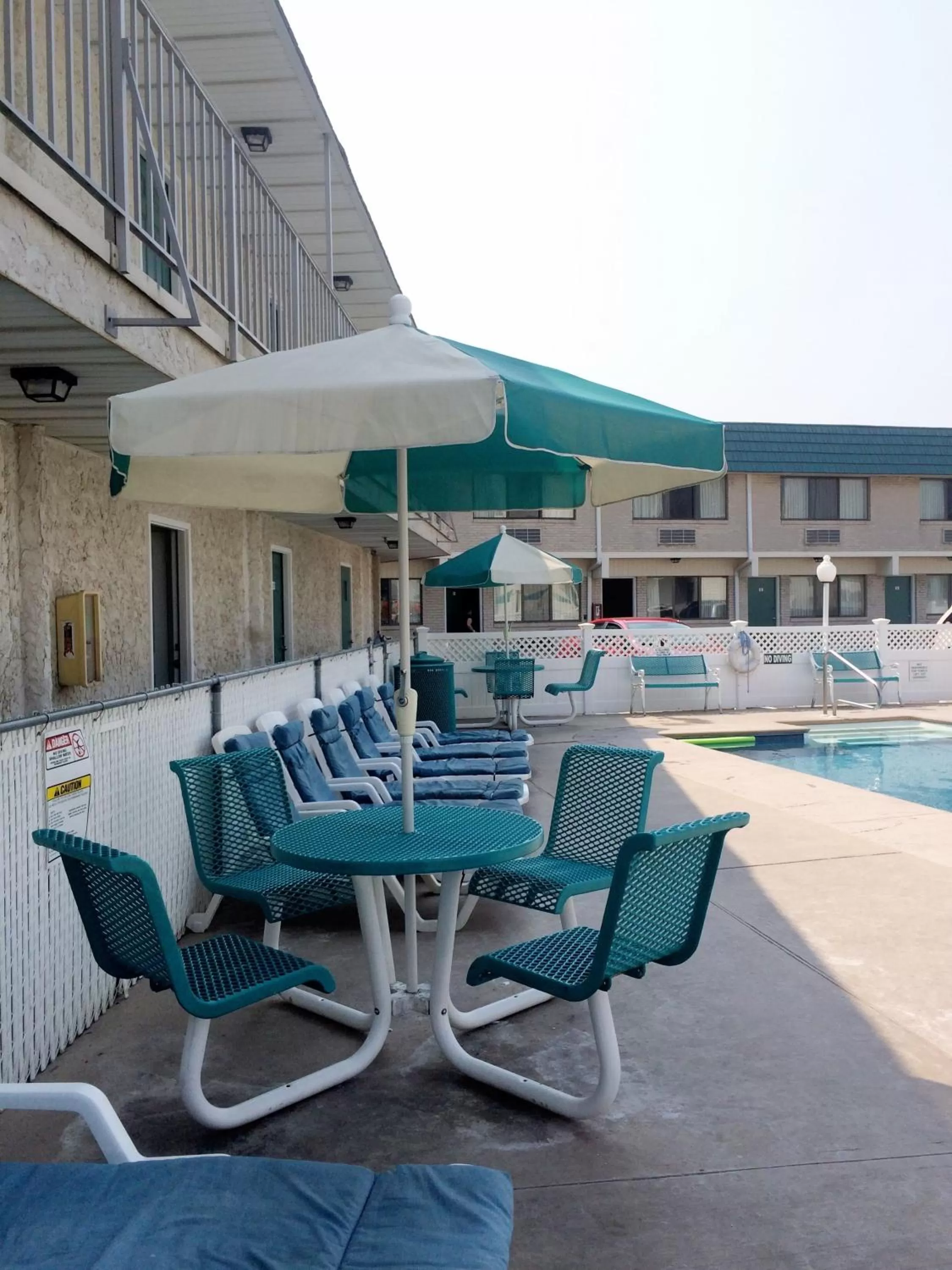 Patio in Sand Pebble Motor Lodge