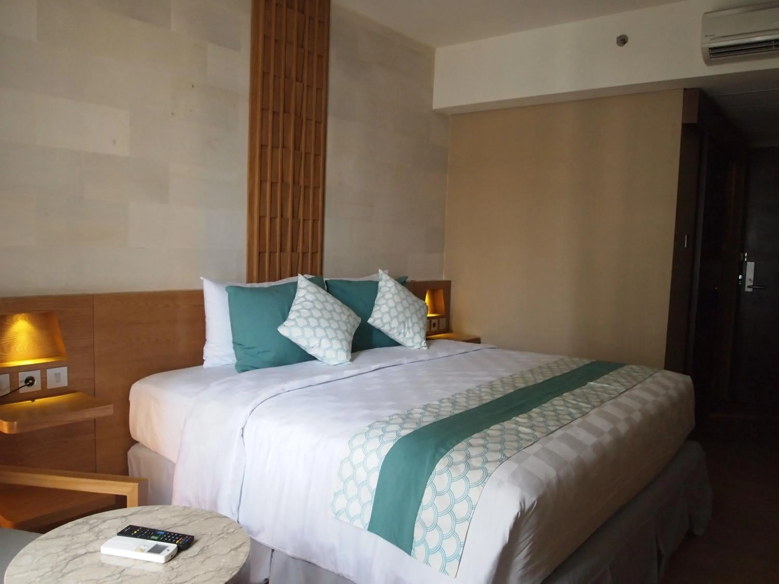 Superior Double or Twin Room in Bedrock Hotel Kuta Superior Double or Twin Room in Bedrock Hotel Kuta