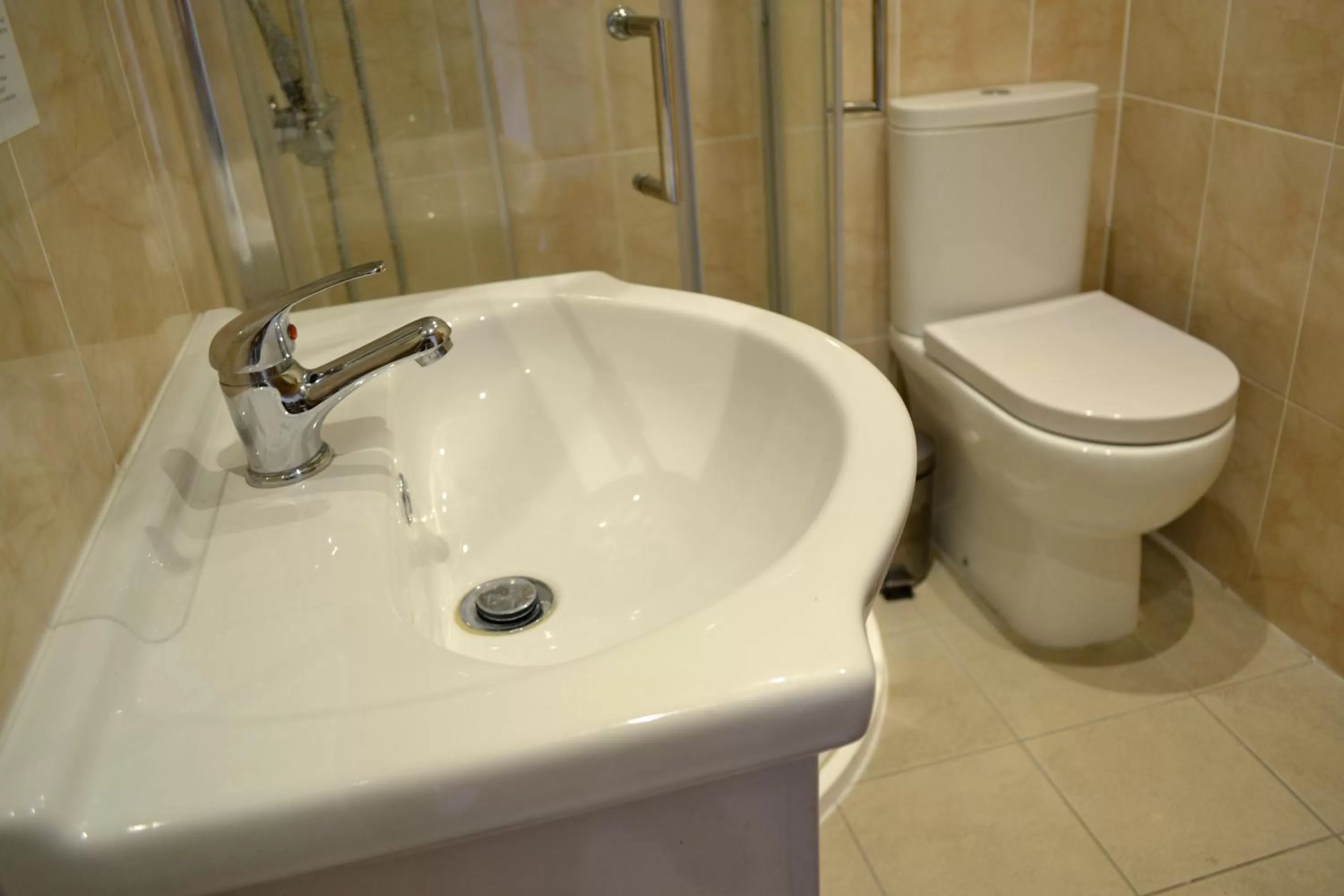 Toilet in Pepper Street Rooms