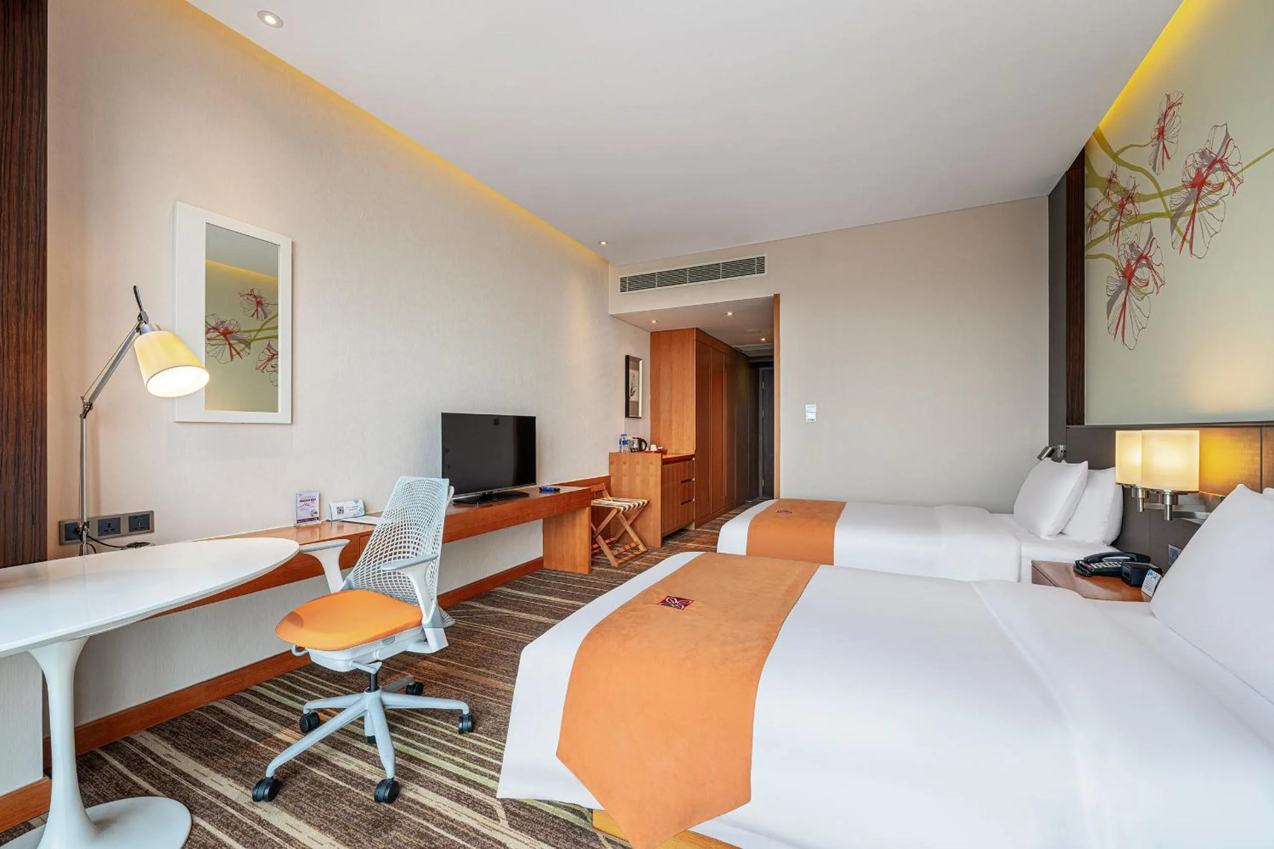 Photo of the whole room, Bed in Hilton Garden Inn Chengdu Huayang