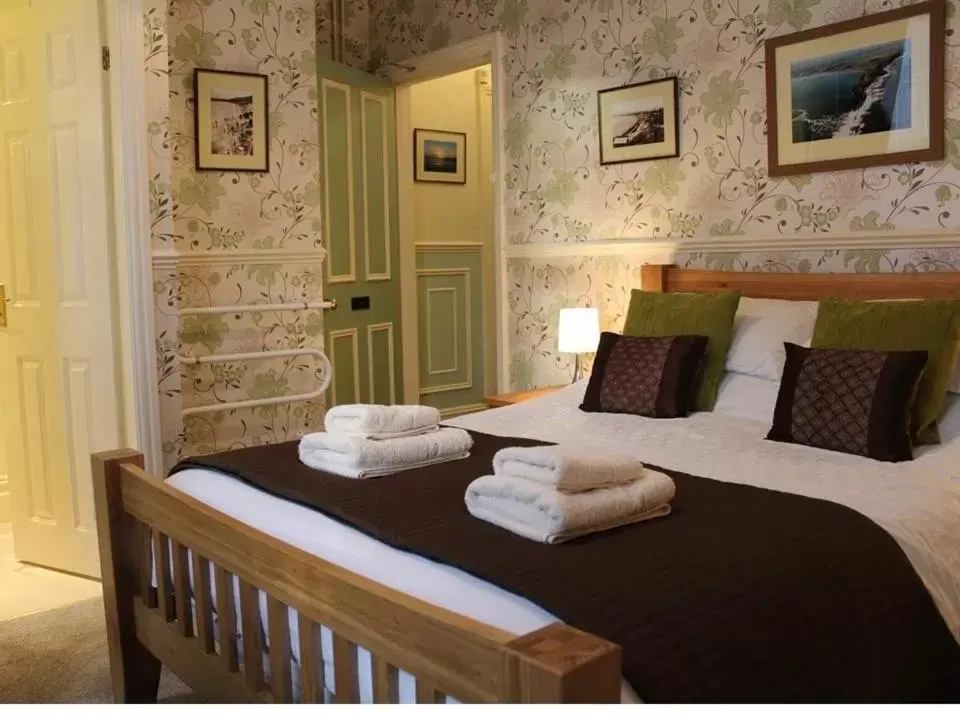 Small Double Room in Athol House Small Double Room in Athol House