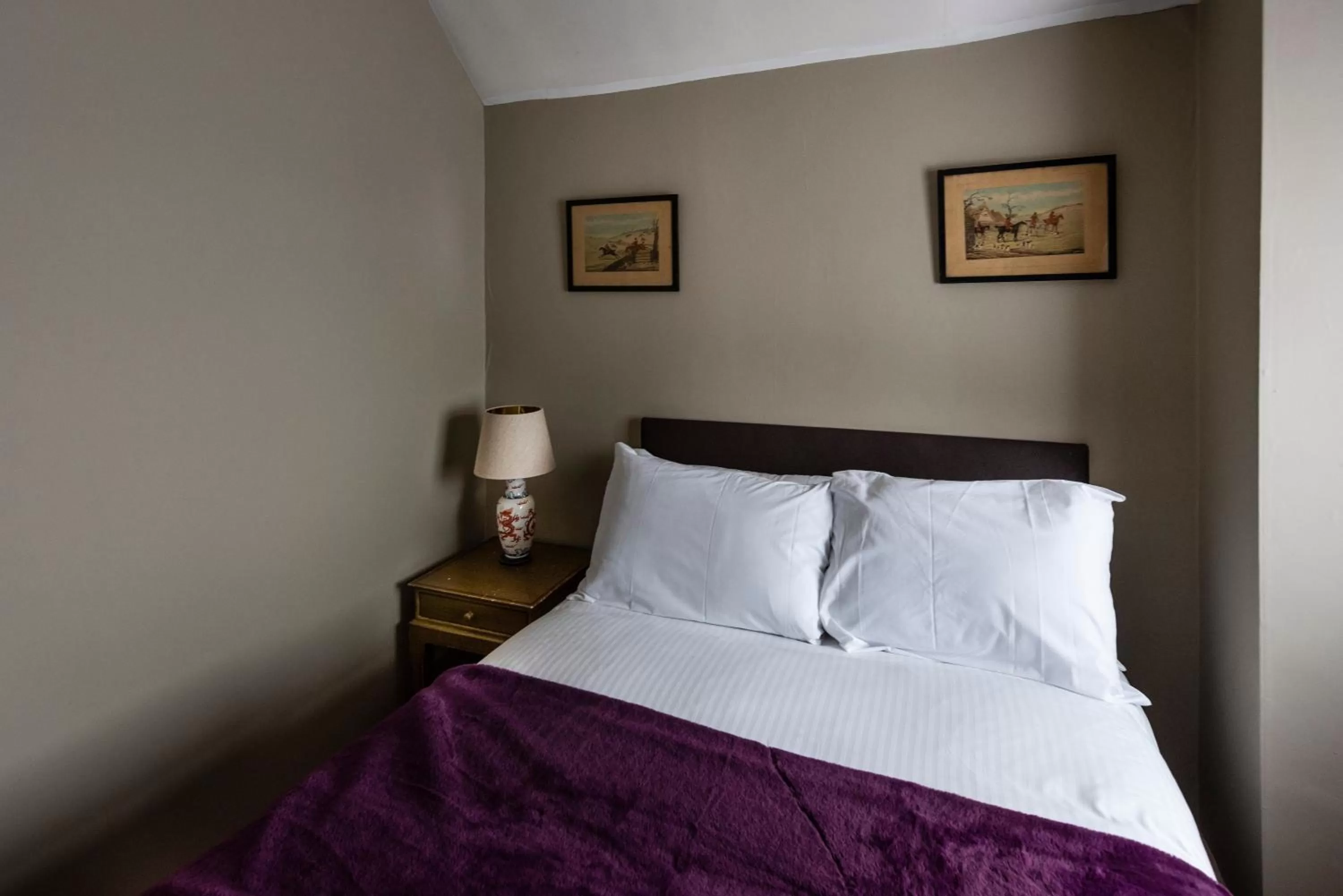 Bed in The Whipper-In Hotel