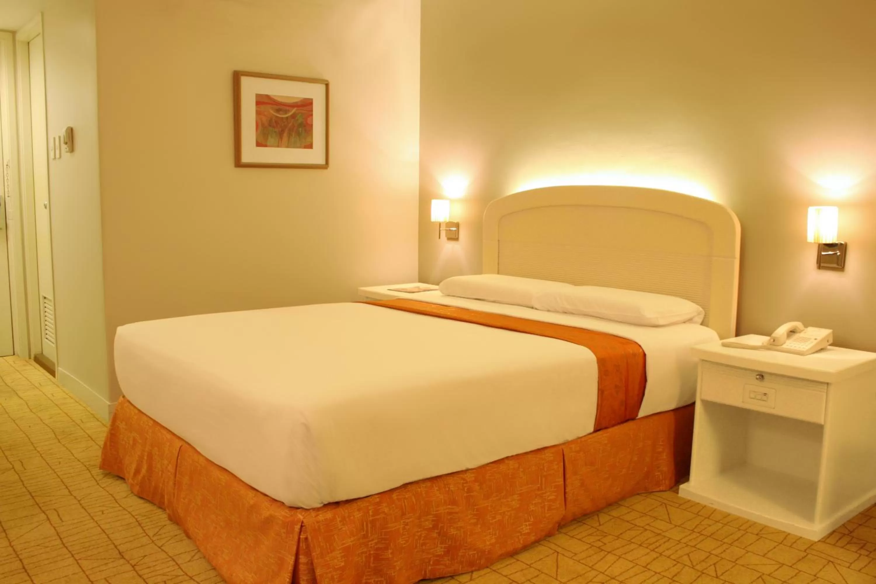 Photo of the whole room, Bed in Riviera Mansion Hotel