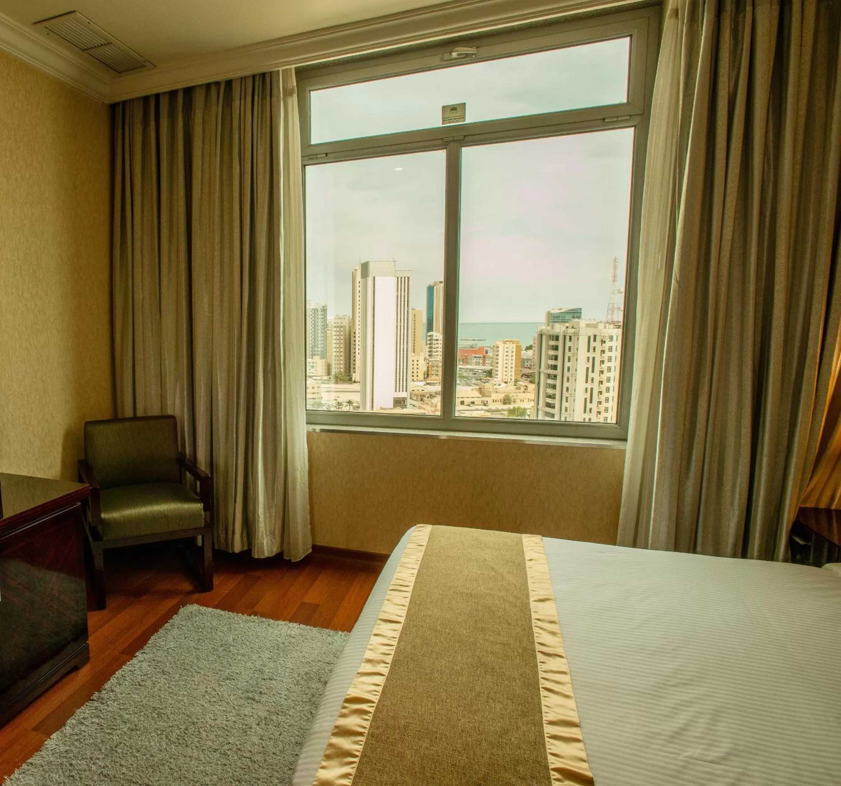 Street view, Bed in City Tower Hotel