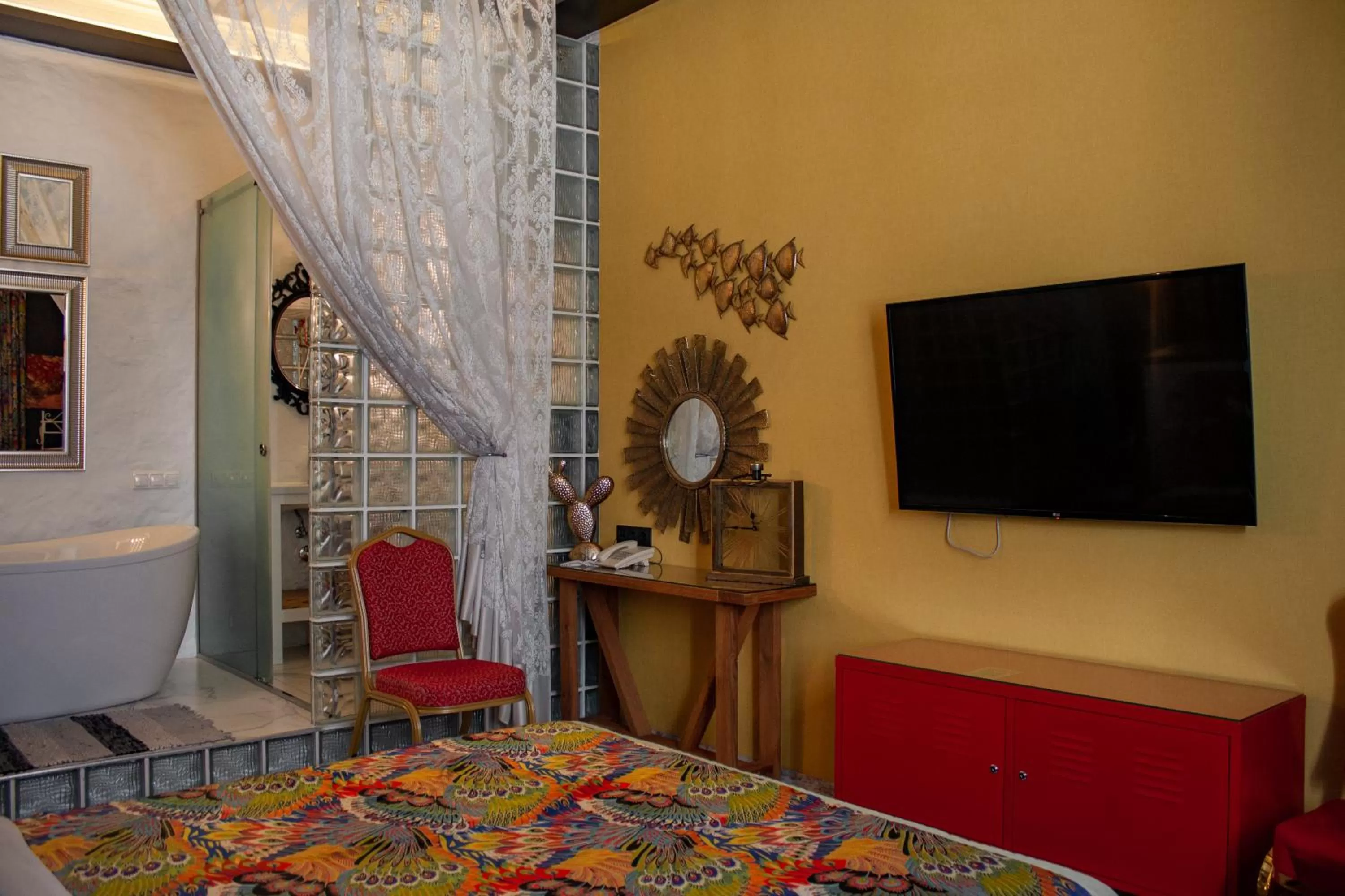 TV and multimedia, TV/Entertainment Center in MaNNa Boutique Hotel