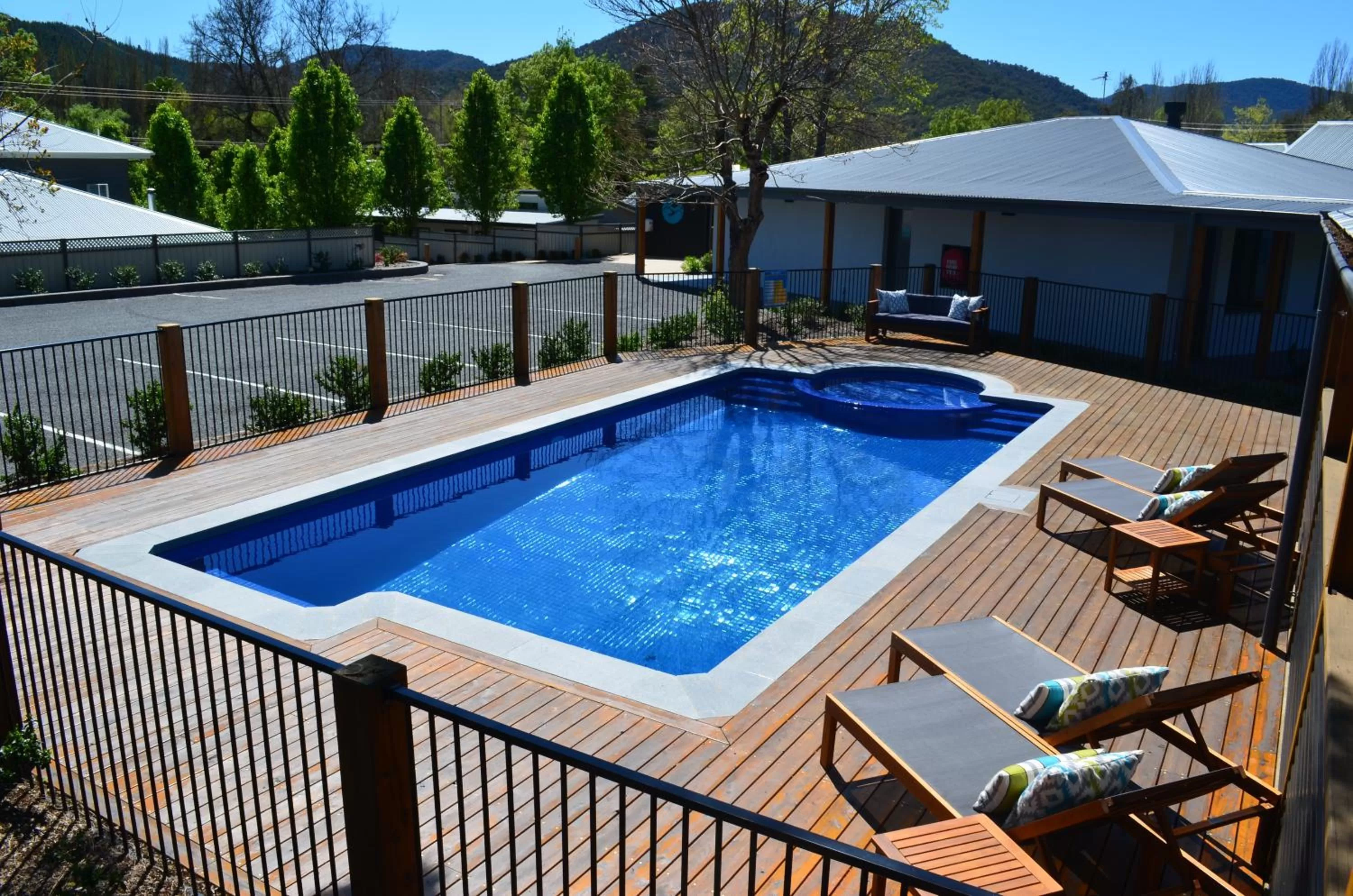 Swimming Pool in Bright Colonial Motel