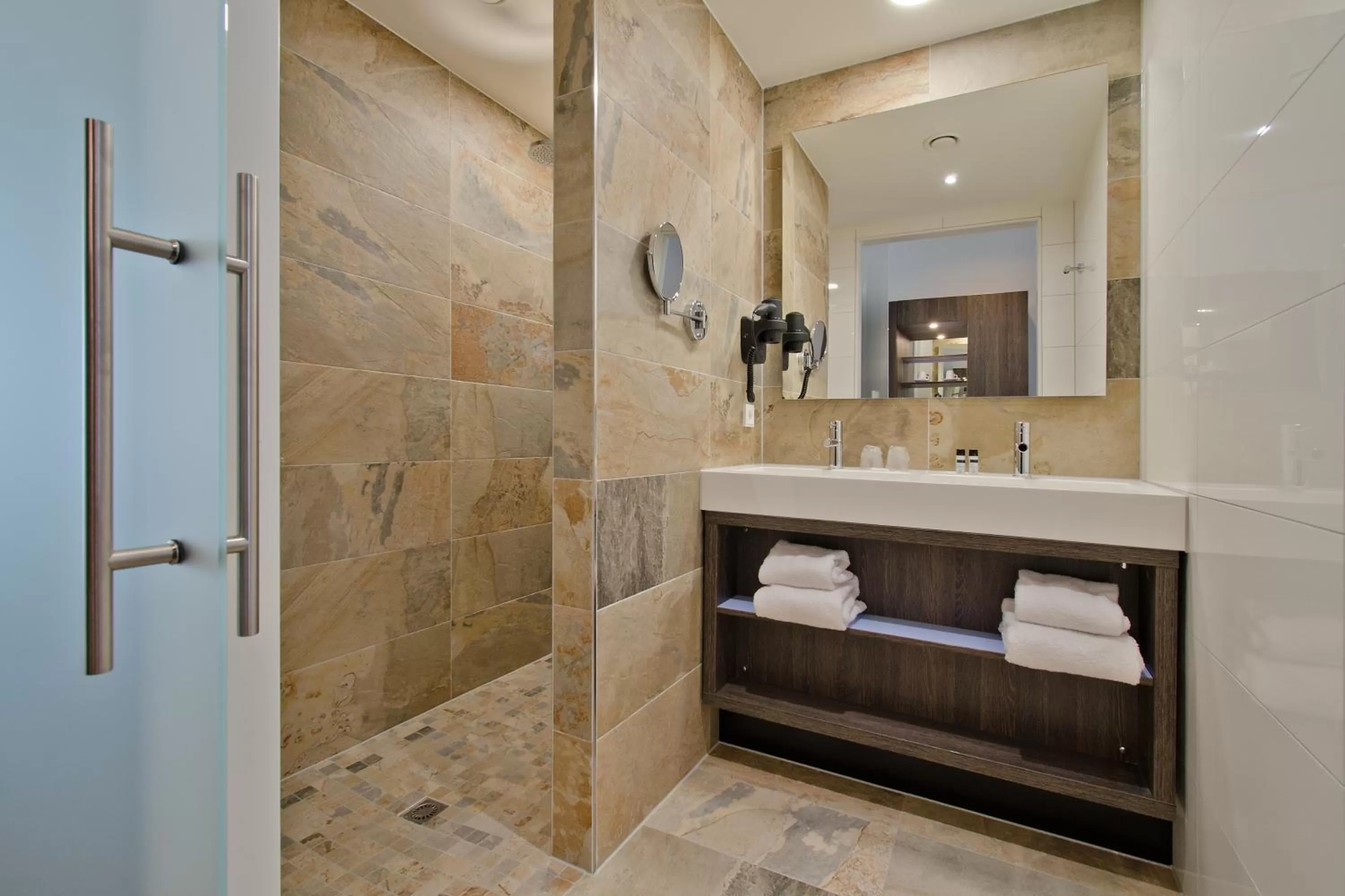 Shower in Hotel Roermond