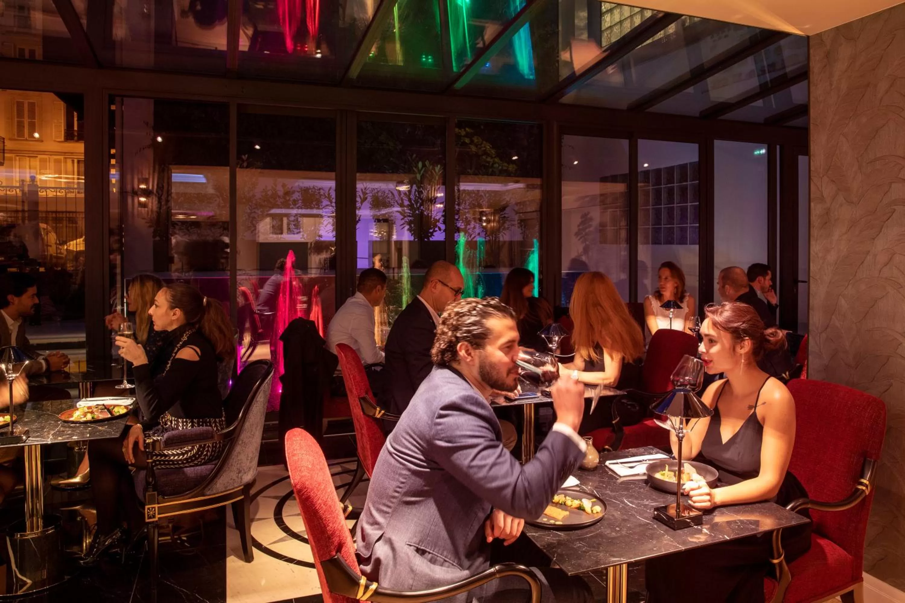 Restaurant/places to eat in Paris j'Adore Hotel & Spa