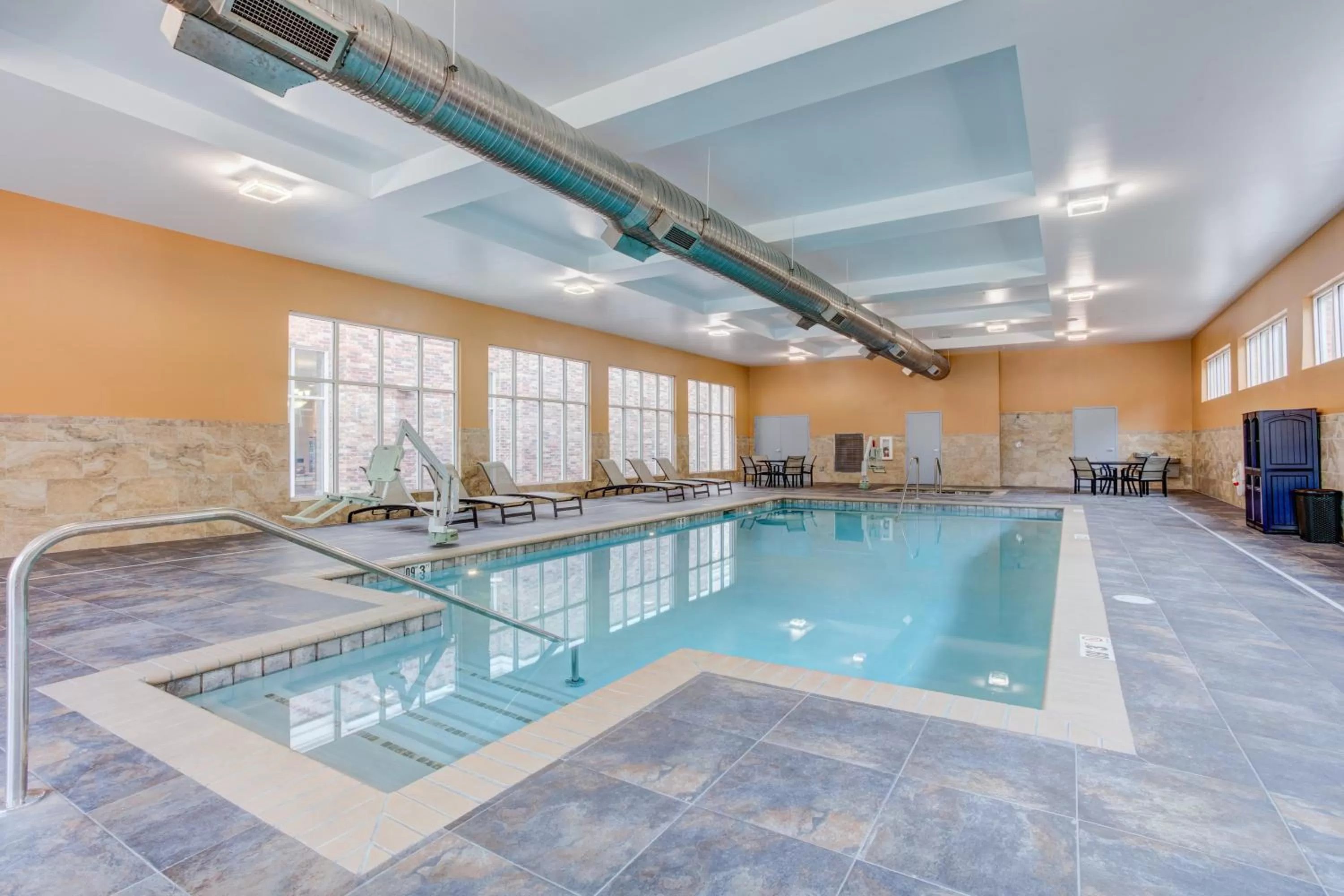 Swimming pool in Holiday Inn Lafayette North by IHG