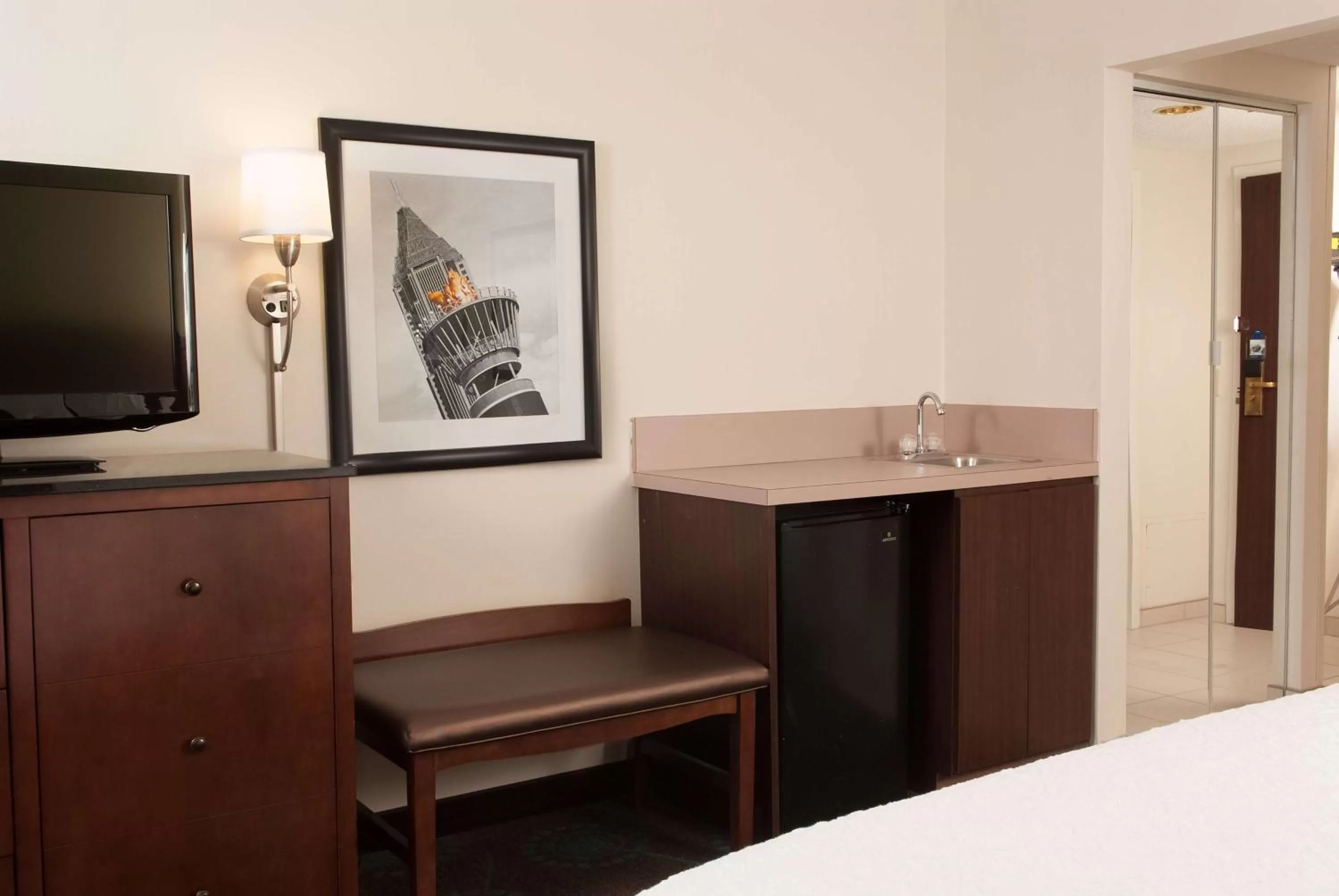 King Room with Microwave and Refrigerator - Non-Smoking in Hampton Inn Atlanta-North Druid Hills
