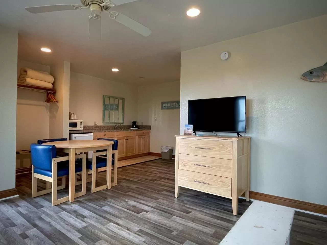 TV and multimedia in Pony Island Inn