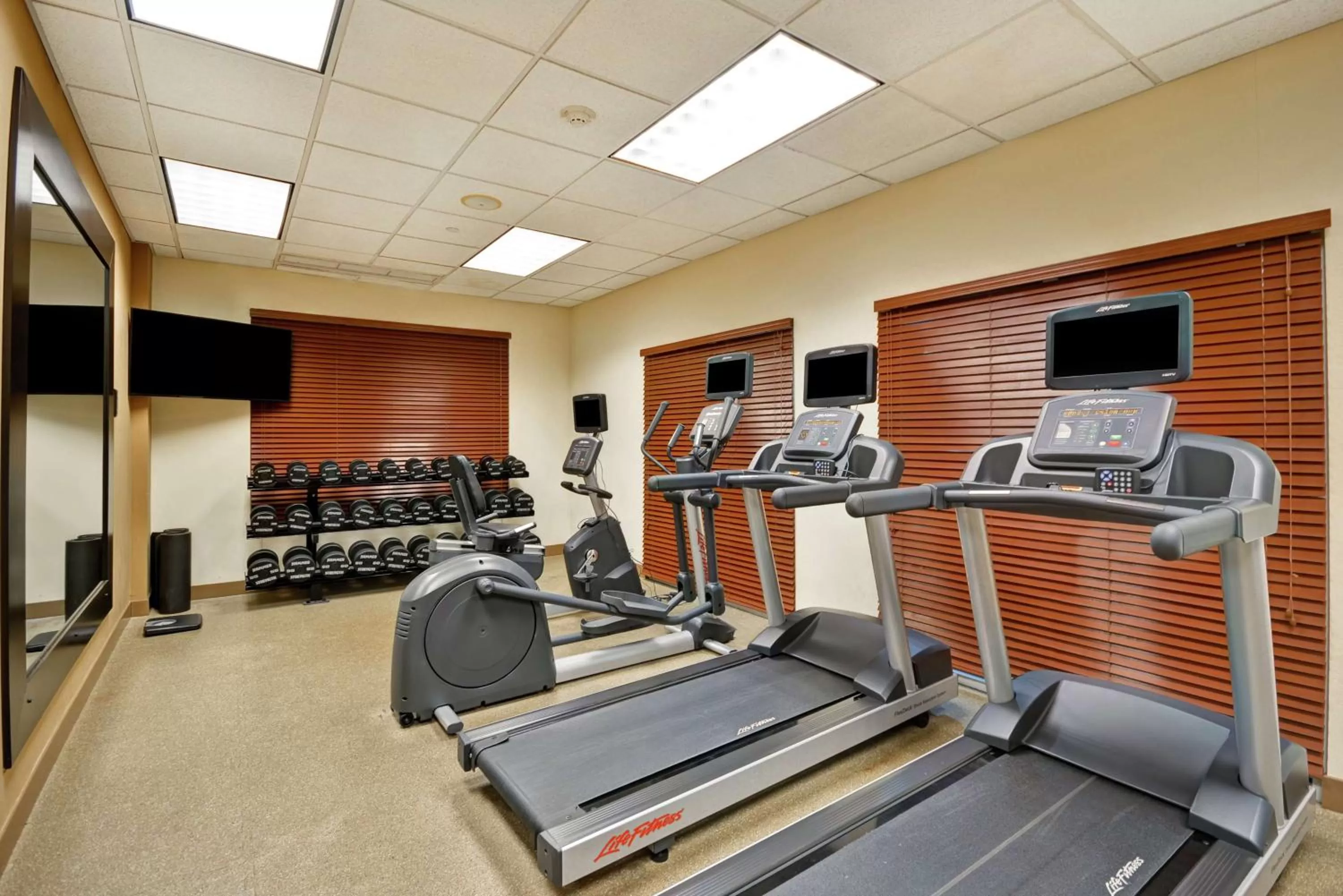 Fitness centre/facilities in Hilton Garden Inn Ridgefield Park