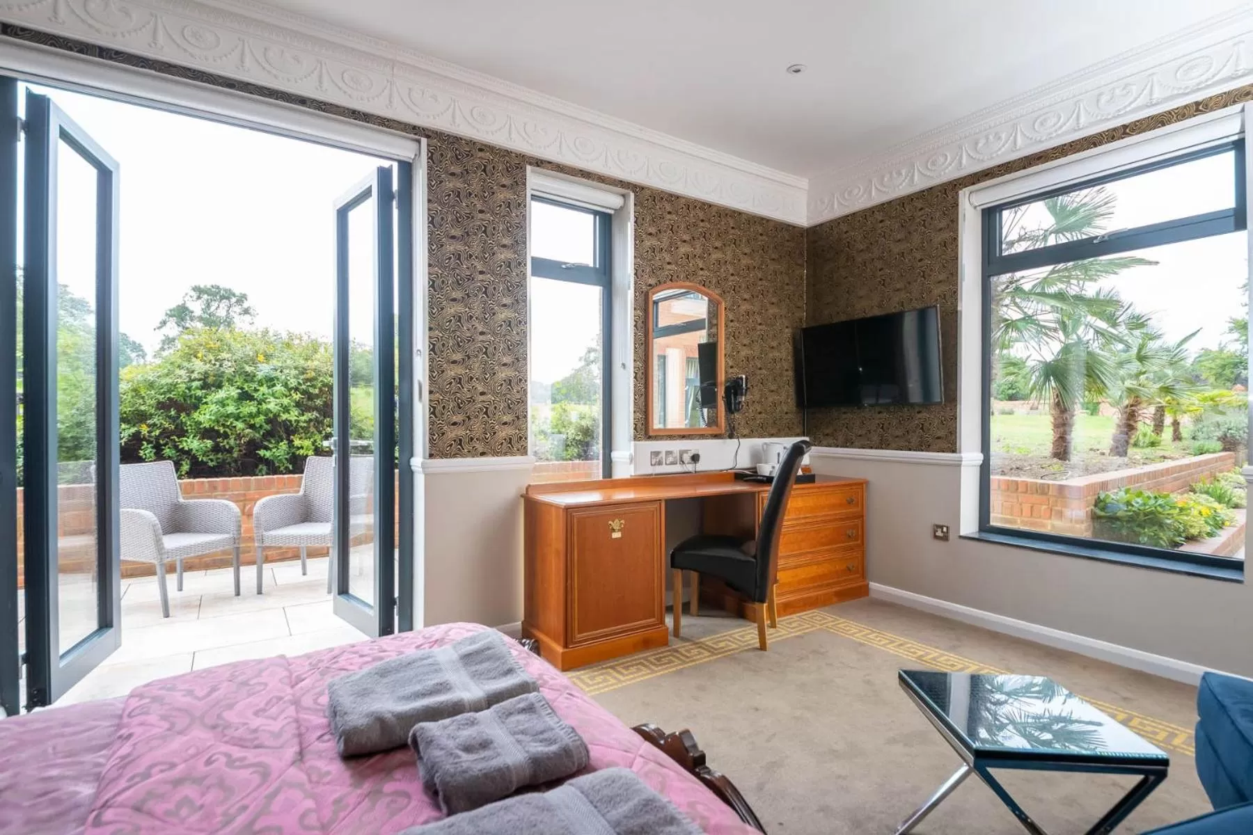 Garden in Guildford Manor Hotel & Spa