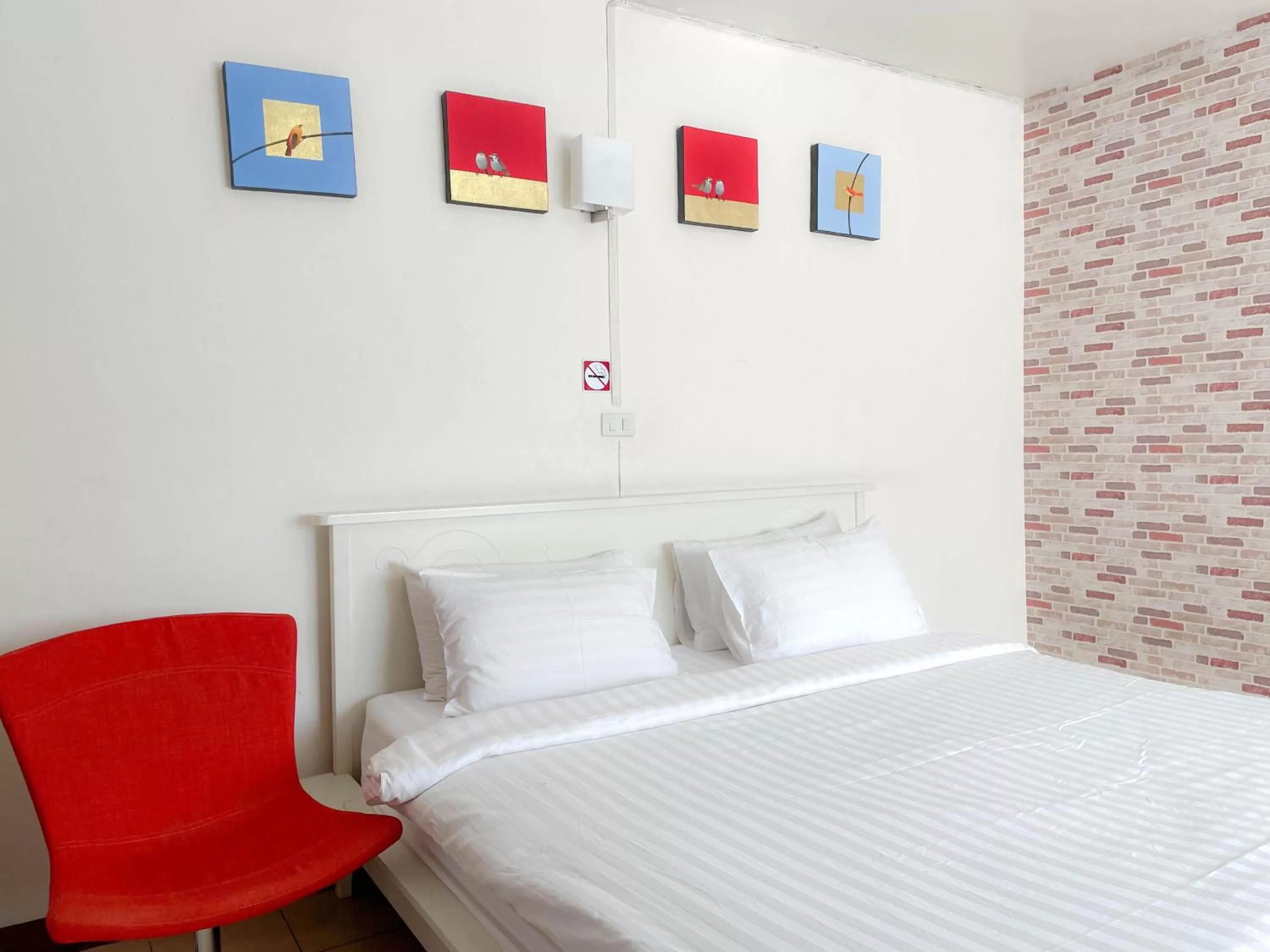 Photo of the whole room, Bed in Phusuang Place