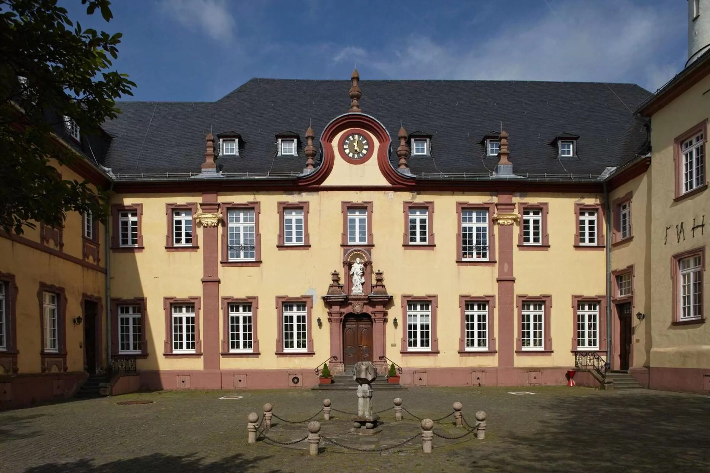 Property Building in Kloster Steinfeld Gästehaus