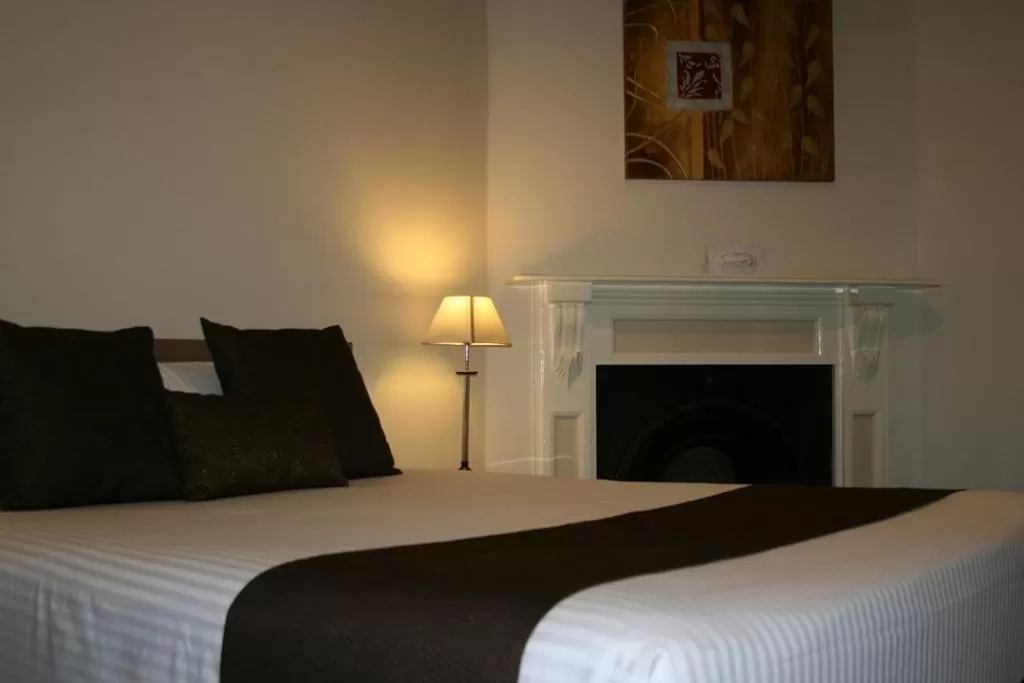 Bed in Noah's Mid City Motor Inn Muswellbrook